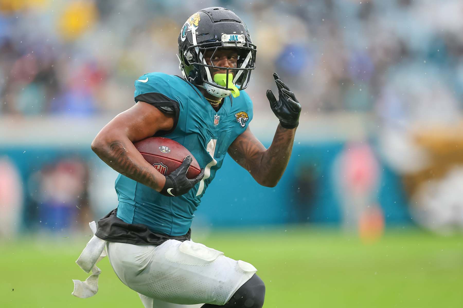 JACKSONVILLE, FLORIDA - DECEMBER 29: Travis Etienne Jr. #1 of the Jacksonville Jaguars runs against the Tennessee Titans at EverBank Field on December 29, 2024 in Jacksonville, Florida. (Photo by Mike Carlson/Getty Images)