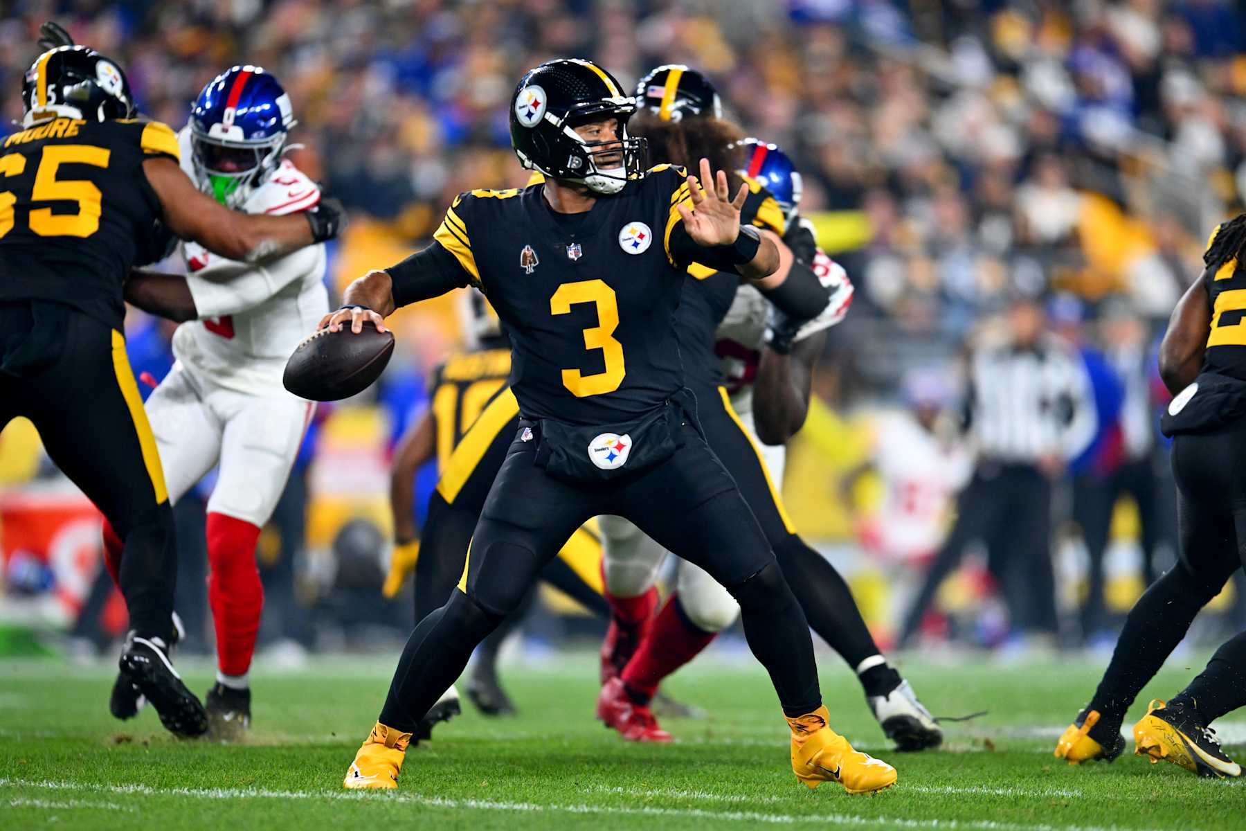 PITTSBURGH, PENNSYLVANIA - OCTOBER 28: Russell Wilson #3 of the Pittsburgh Steelers throws the ball during the first quarter against the New York Giants at Acrisure Stadium on October 28, 2024 in Pittsburgh, Pennsylvania. (Photo by Joe Sargent/Getty Images)