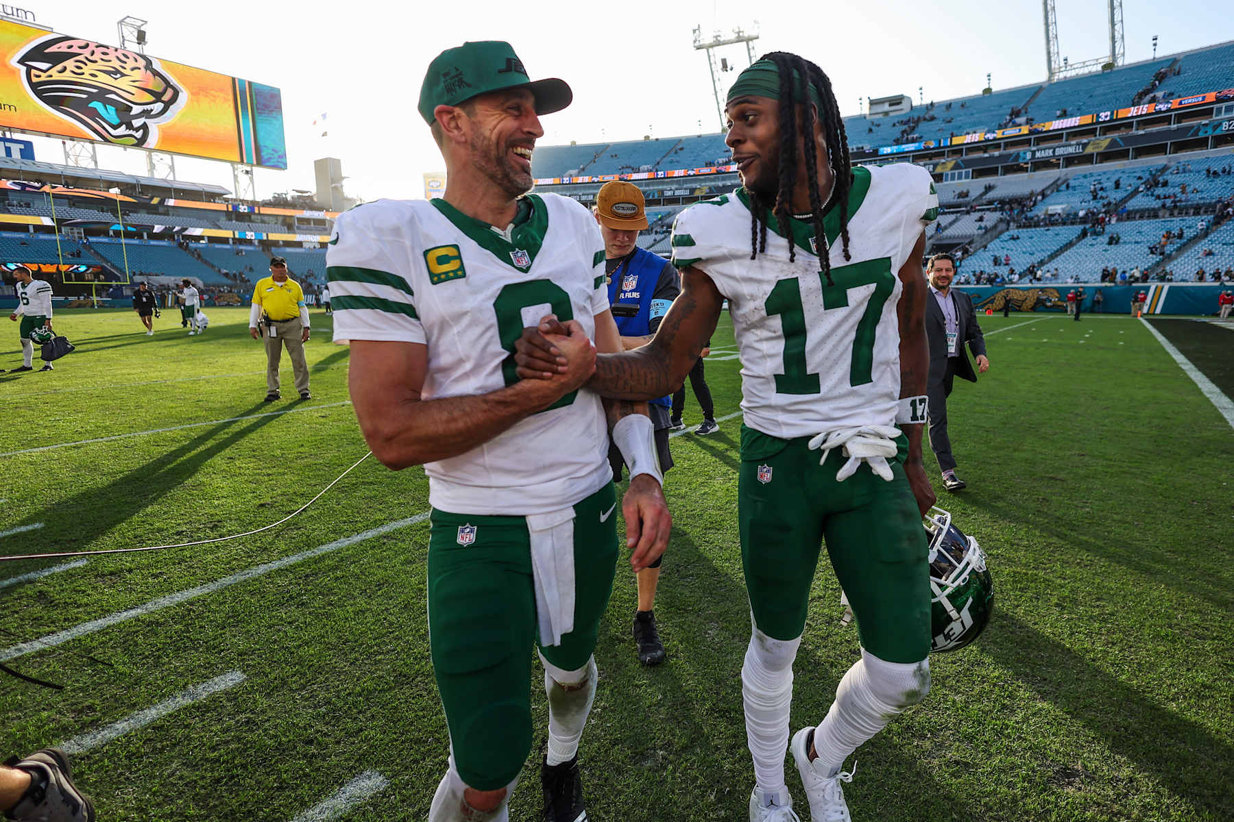 Jets QB Aaron Rodgers (left) and Davante Adams (right)