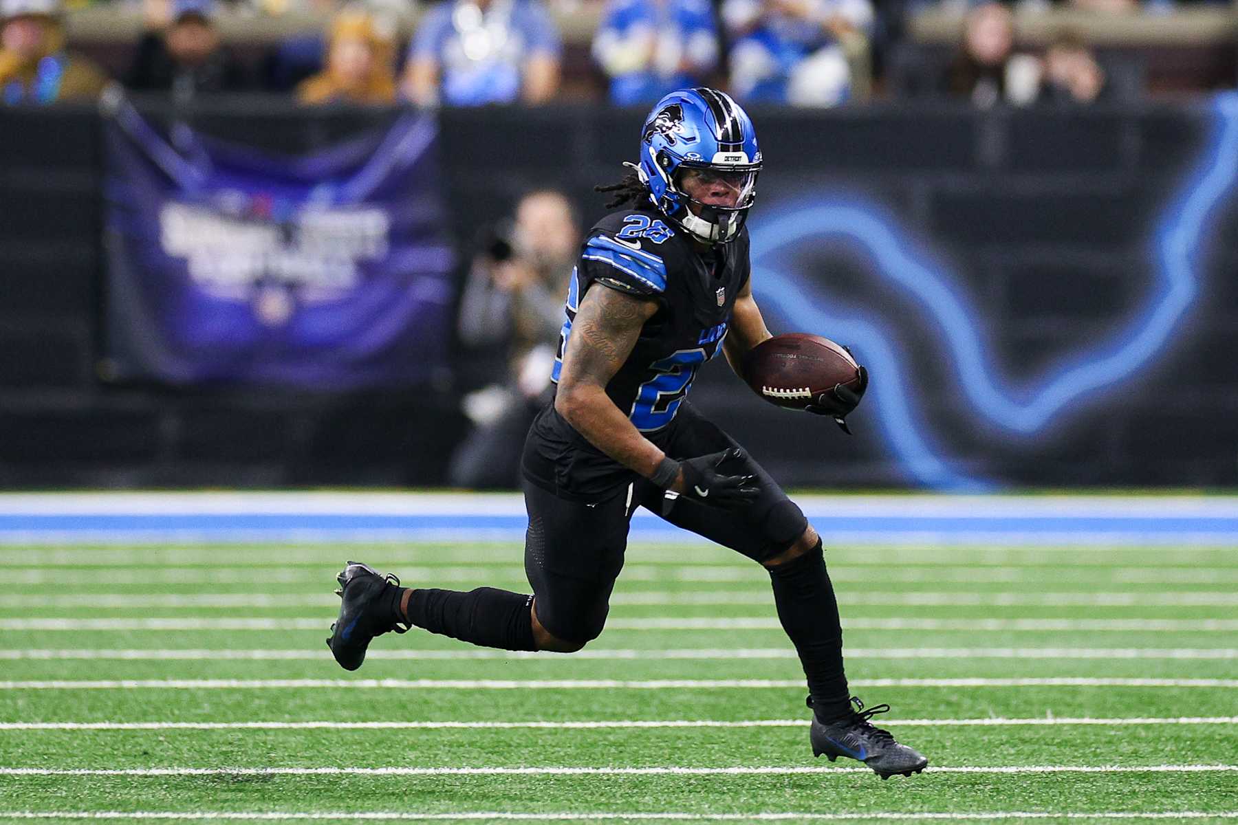 DETROIT, MICHIGAN - JANUARY 05: Jahmyr Gibbs #26 of the Detroit Lions runs the ball up the field in the third quarter of a game against the Minnesota Vikings at Ford Field on January 05, 2025 in Detroit, Michigan. (Photo by Mike Mulholland/Getty Images)