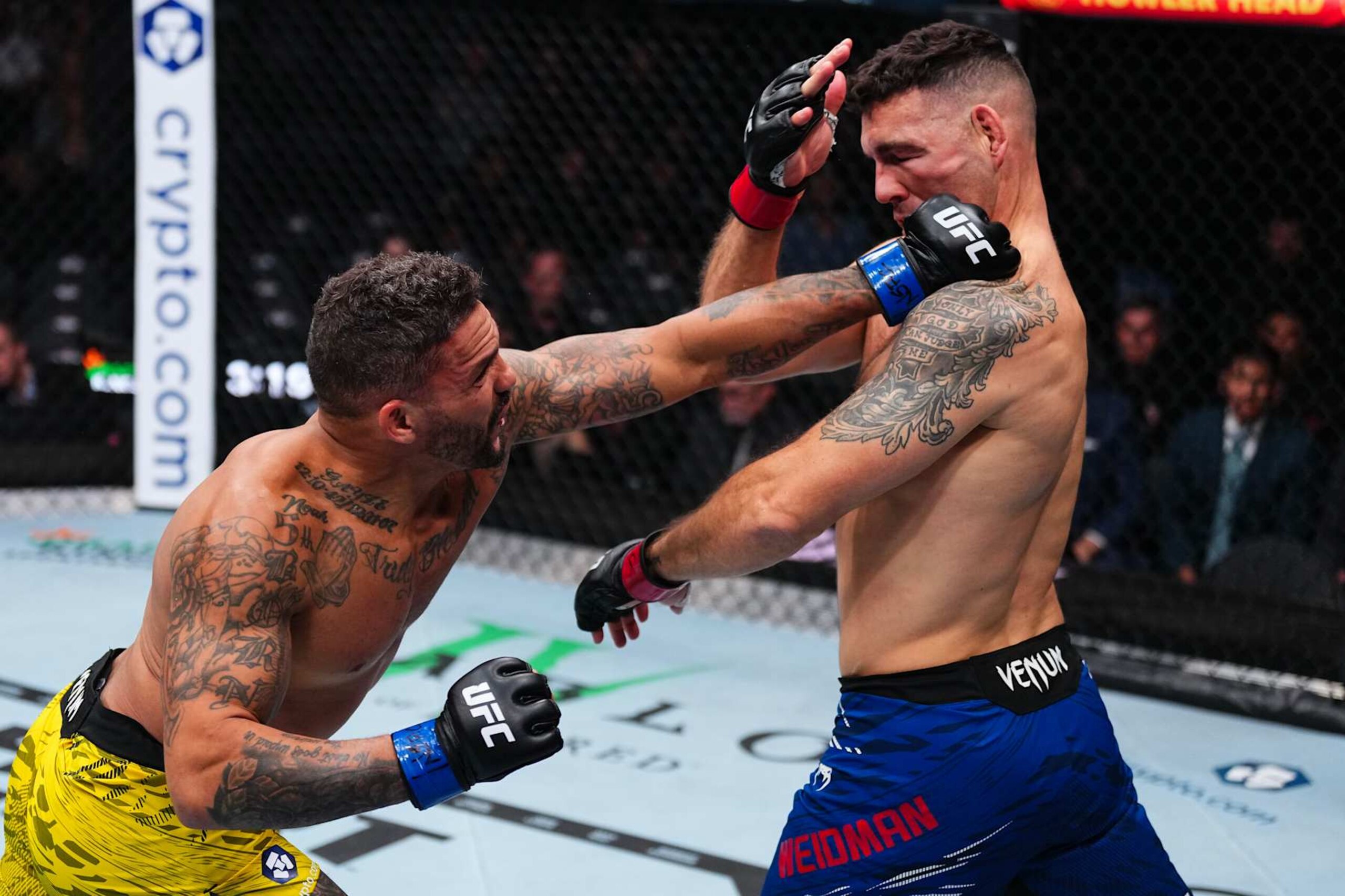 LAS VEGAS, NEVADA - DECEMBER 07: Eryk Anders punches Chris Weidman in a 195-pound catchweight bout during the UFC 310 event at T-Mobile Arena on December 07, 2024 in Las Vegas, Nevada. (Photo by Jeff Bottari/Zuffa LLC) LAS VEGAS, NEVADA - DECEMBER 07: Eryk Anders punches Chris Weidman in a 195-pound catchweight bout during the UFC 310 event at T-Mobile Arena on December 07, 2024 in Las Vegas, Nevada. (Photo by Jeff Bottari/Zuffa LLC)
