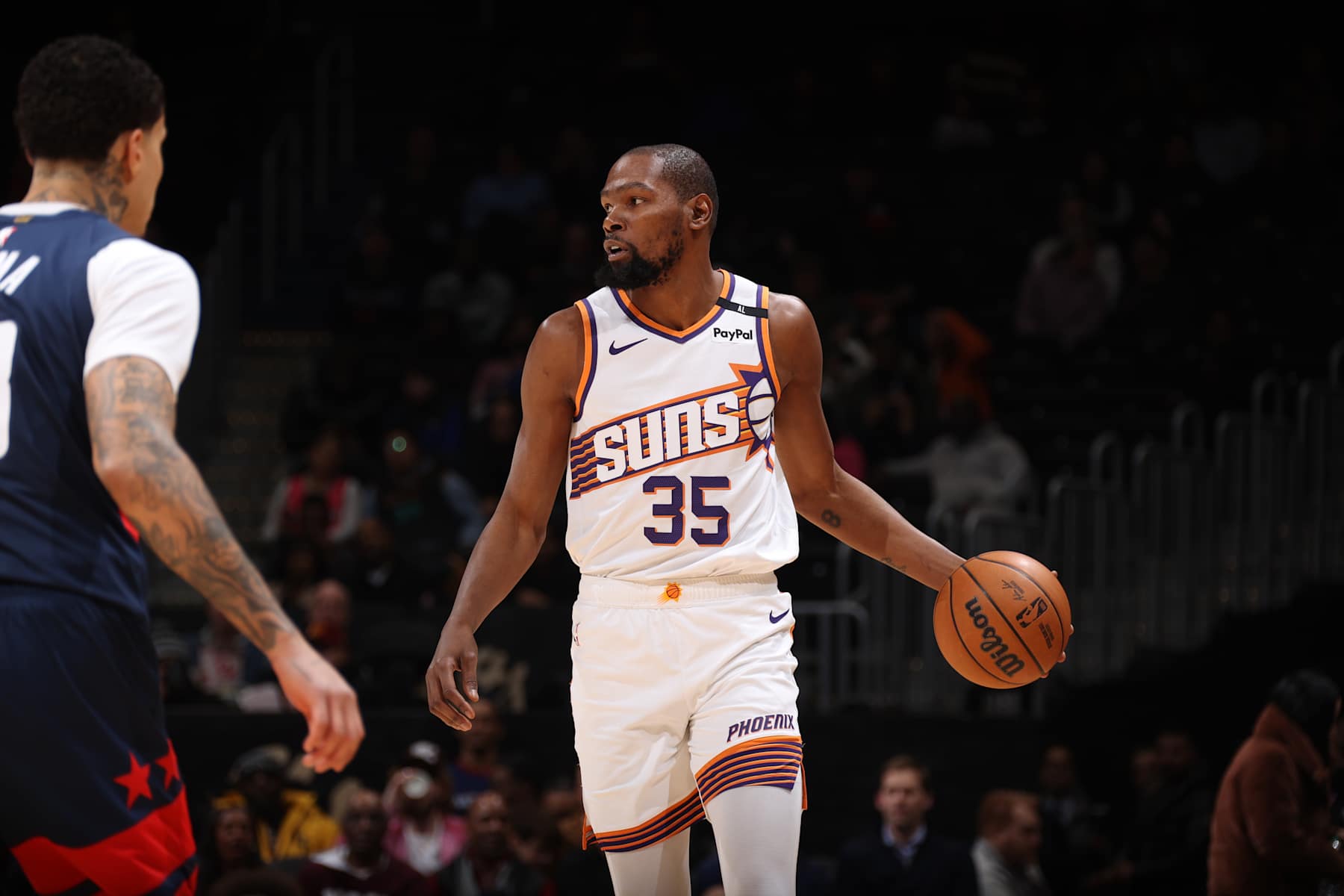 WASHINGTON, DC - JANUARY 16 :  Kevin Durant #35 of the Phoenix Suns handles the ball during the game against the Washington Wizards on January 16, 2025 at Capital One Arena in Washington, DC. NOTE TO USER: User expressly acknowledges and agrees that, by downloading and or using this Photograph, user is consenting to the terms and conditions of the Getty Images License Agreement. Mandatory Copyright Notice: Copyright 2024 NBAE (Photo by Stephen Gosling/NBAE via Getty Images)