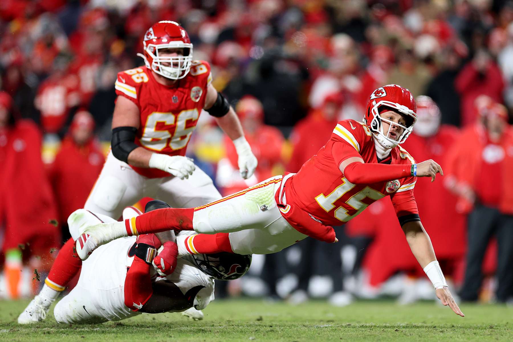 KANSAS CITY, MISSOURI - JANUARY 18: Patrick Mahomes #15 of the Kansas City Chiefs throws a touchdown pass to Travis Kelce #87 as he is tackled by Blake Fisher #57 of the Houston Texans during the fourth quarter in the AFC Divisional Playoff at GEHA Field at Arrowhead Stadium on January 18, 2025 in Kansas City, Missouri. (Photo by Jamie Squire/Getty Images)