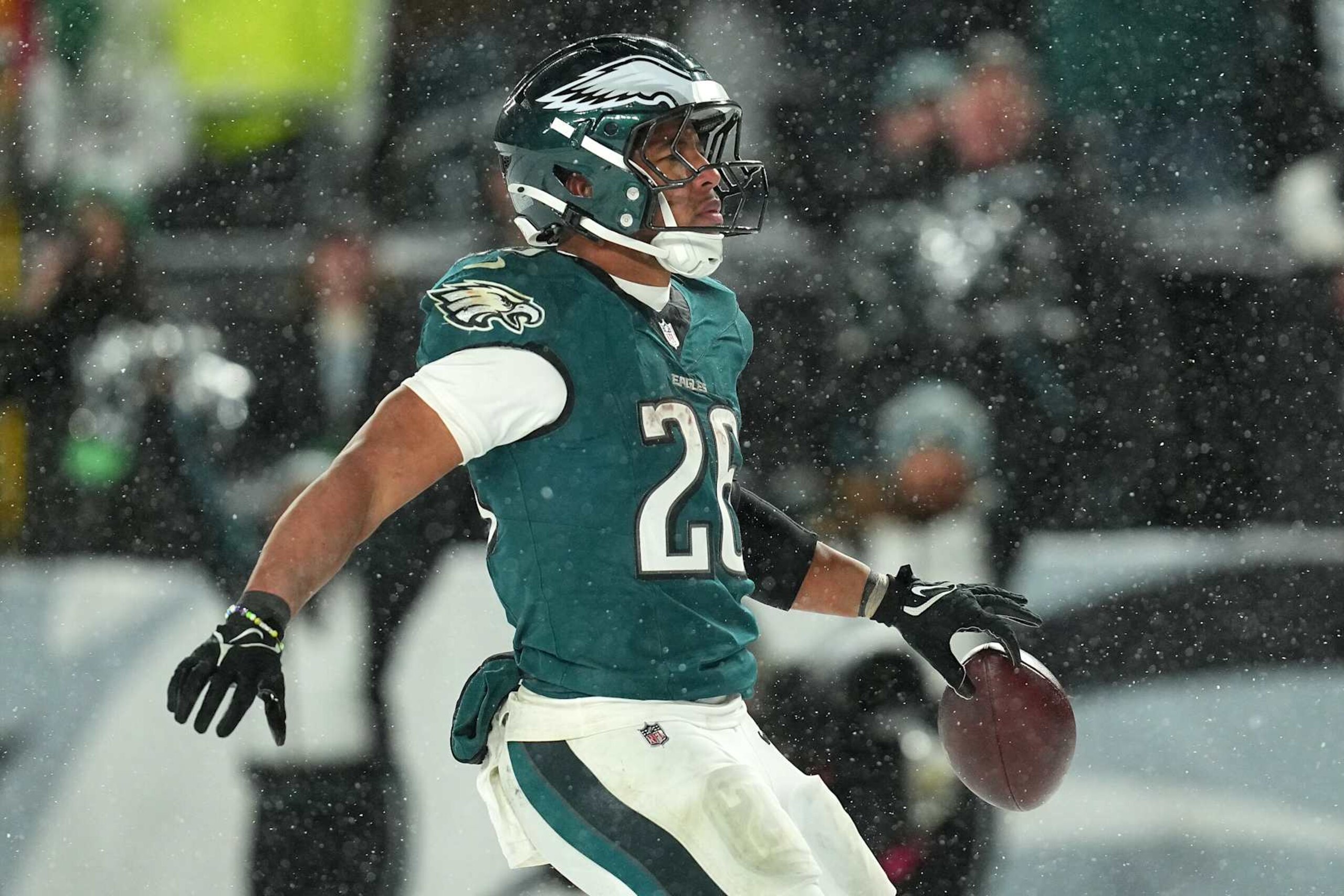 PHILADELPHIA, PENNSYLVANIA - JANUARY 19: Saquon Barkley #26 of the Philadelphia Eagles runs the ball for a 78-yard touchdown against the Los Angeles Rams during the fourth quarter in the NFC Divisional Playoff at Lincoln Financial Field on January 19, 2025 in Philadelphia, Pennsylvania. (Photo by Mitchell Leff/Getty Images)