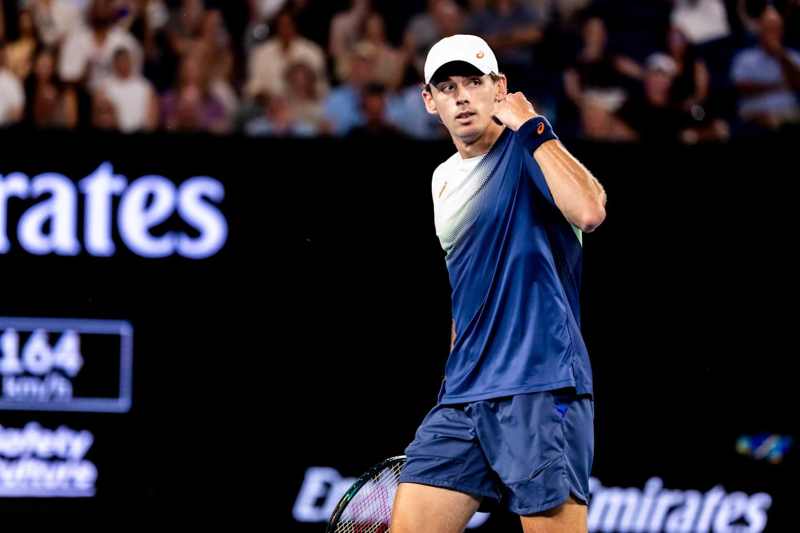 MELBOURNE, VIC - JANUARY 20: Alex de Minaur of Australia in action during Round 4 of the 2025 Australian Open on January 20 2025, at Melbourne Park in Melbourne, Australia. (Photo by Jason Heidrich/Icon Sportswire via Getty Images) MELBOURNE, VIC - JANUARY 20: Alex de Minaur of Australia in action during Round 4 of the 2025 Australian Open on January 20 2025, at Melbourne Park in Melbourne, Australia. (Photo by Jason Heidrich/Icon Sportswire via Getty Images)