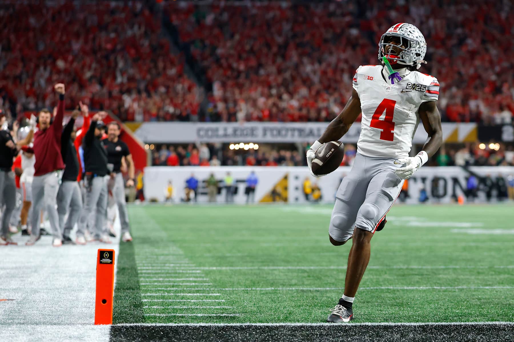 ATLANTA, GEORGIA - JANUARY 20: Jeremiah Smith #4 of the Ohio State Buckeyes scores a touchdown against the Notre Dame Fighting Irish during the second quarter in the 2025 CFP National Championship at the Mercedes-Benz Stadium on January 20, 2025 in Atlanta, Georgia. (Photo by Todd Kirkland/Getty Images)