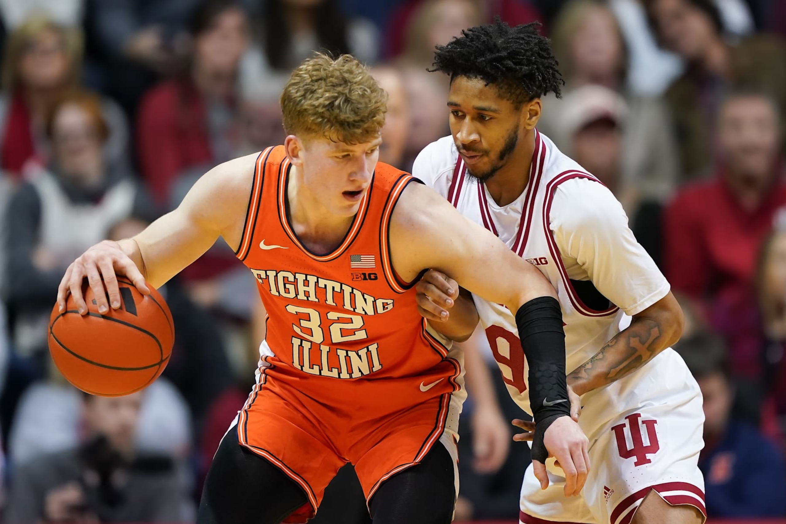 BLOOMINGTON, INDIANA - JANUARY 14: Kasparas Jakucionis #32 of the Illinois Fighting Illini dribbles the ball while being guarded by Kanaan Carlyle #9 of the Indiana Hoosiers in the first half at Simon Skjodt Assembly Hall on January 14, 2025 in Bloomington, Indiana. (Photo by Dylan Buell/Getty Images)