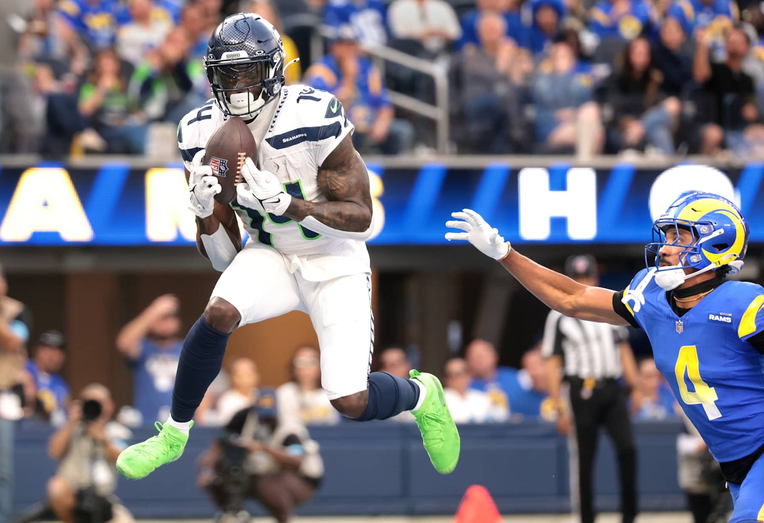 Inglewood, California January 5, 2025-Seahawks receiver DK Metcalf catches a 20-yard touchdown pass in front of Rams cornerback Ahkello Witherspoon in the second quarter at SoFi Stadium Sunday. (Wally Skalij/Los Angeles Times via Getty Images)