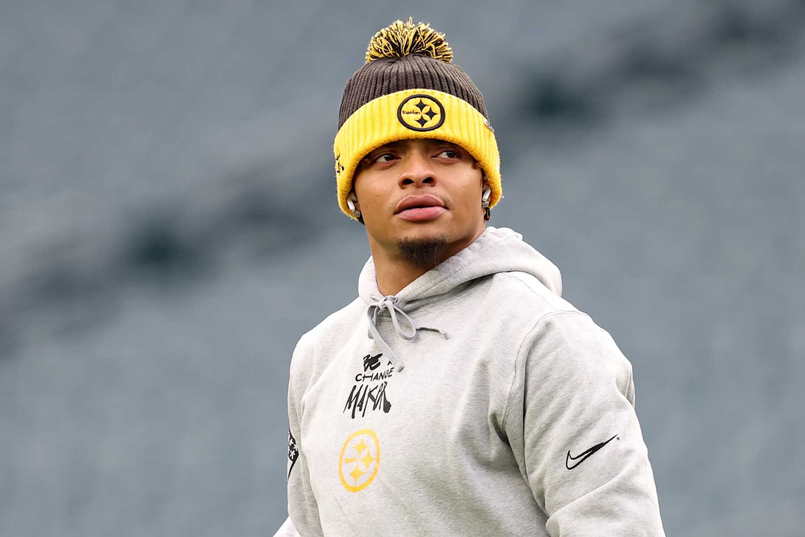 PHILADELPHIA, PENNSYLVANIA - DECEMBER 15: Justin Fields #2 of the Pittsburgh Steelers warms up before a game against the Philadelphia Eagles at Lincoln Financial Field on December 15, 2024 in Philadelphia, Pennsylvania. (Photo by Emilee Chinn/Getty Images)