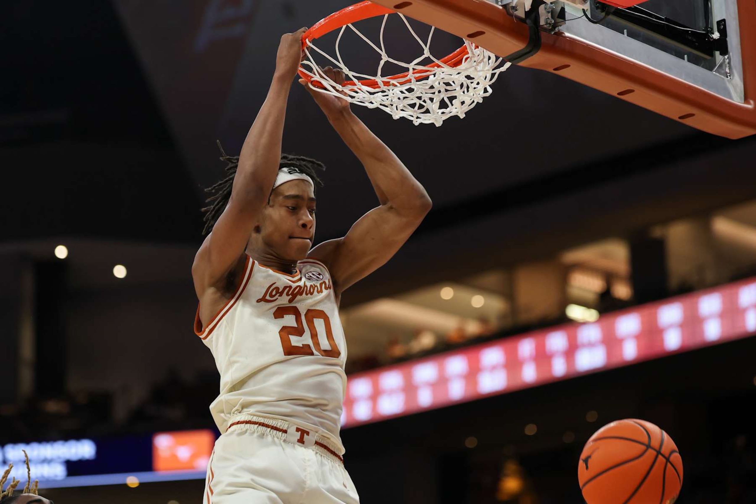 AUSTIN, TX - JANUARY 11: Texas Longhorns guard Tre Johnson (20) dunks the ball during the college basketball game between Texas Longhorns and Tennessee Volunteers on January 11, 2025, at Moody Center in Austin, Texas. (Photo by David Buono/Icon Sportswire via Getty Images)