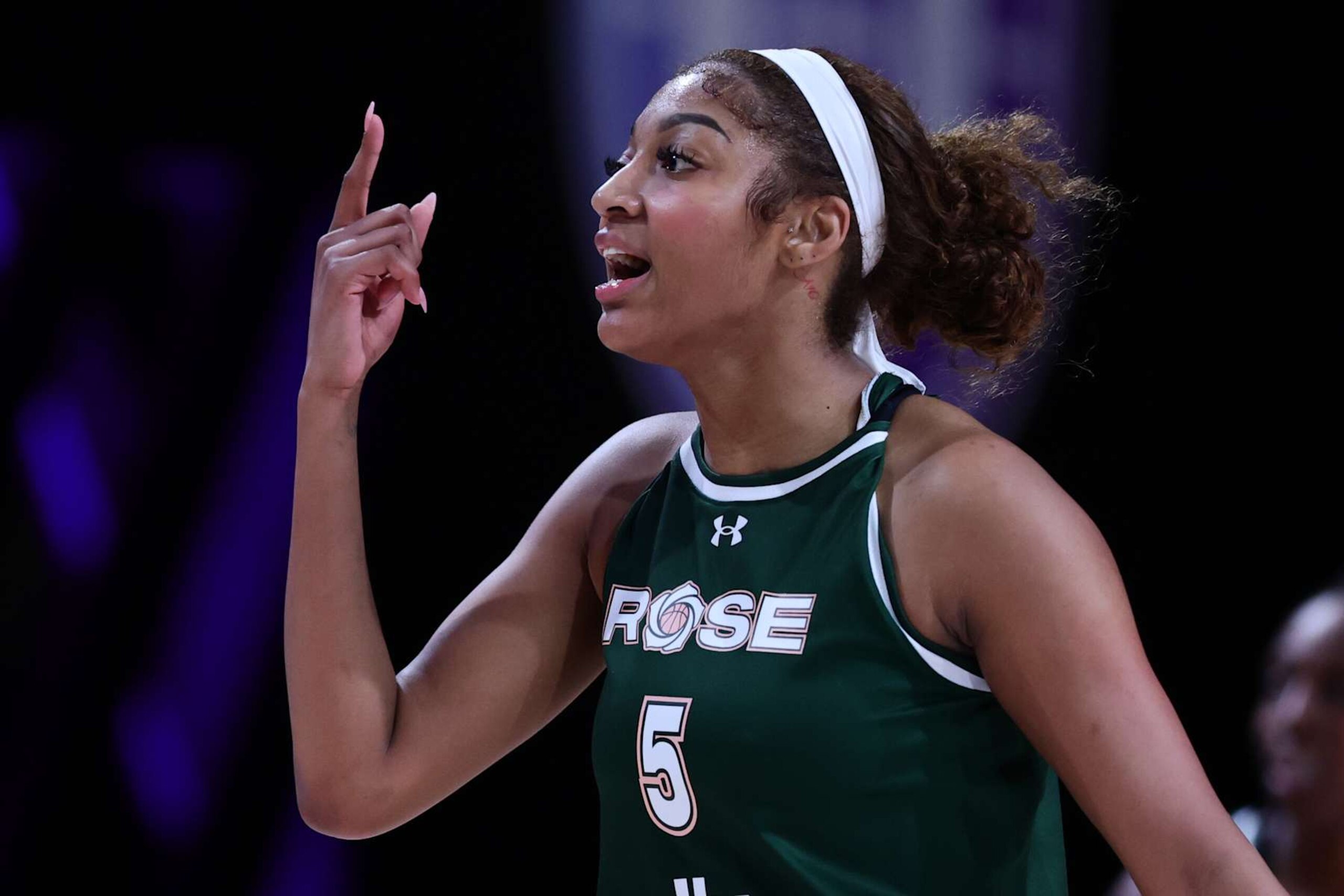 MEDLEY, FLORIDA - JANUARY 17: Angel Reese #5 of Rose reacts against the Vinyl during the second half at The Mediapro Studio on January 17, 2025 in Medley, Florida. (Photo by Carmen Mandato/Getty Images) MEDLEY, FLORIDA - JANUARY 17: Angel Reese #5 of Rose reacts against the Vinyl during the second half at The Mediapro Studio on January 17, 2025 in Medley, Florida. (Photo by Carmen Mandato/Getty Images)