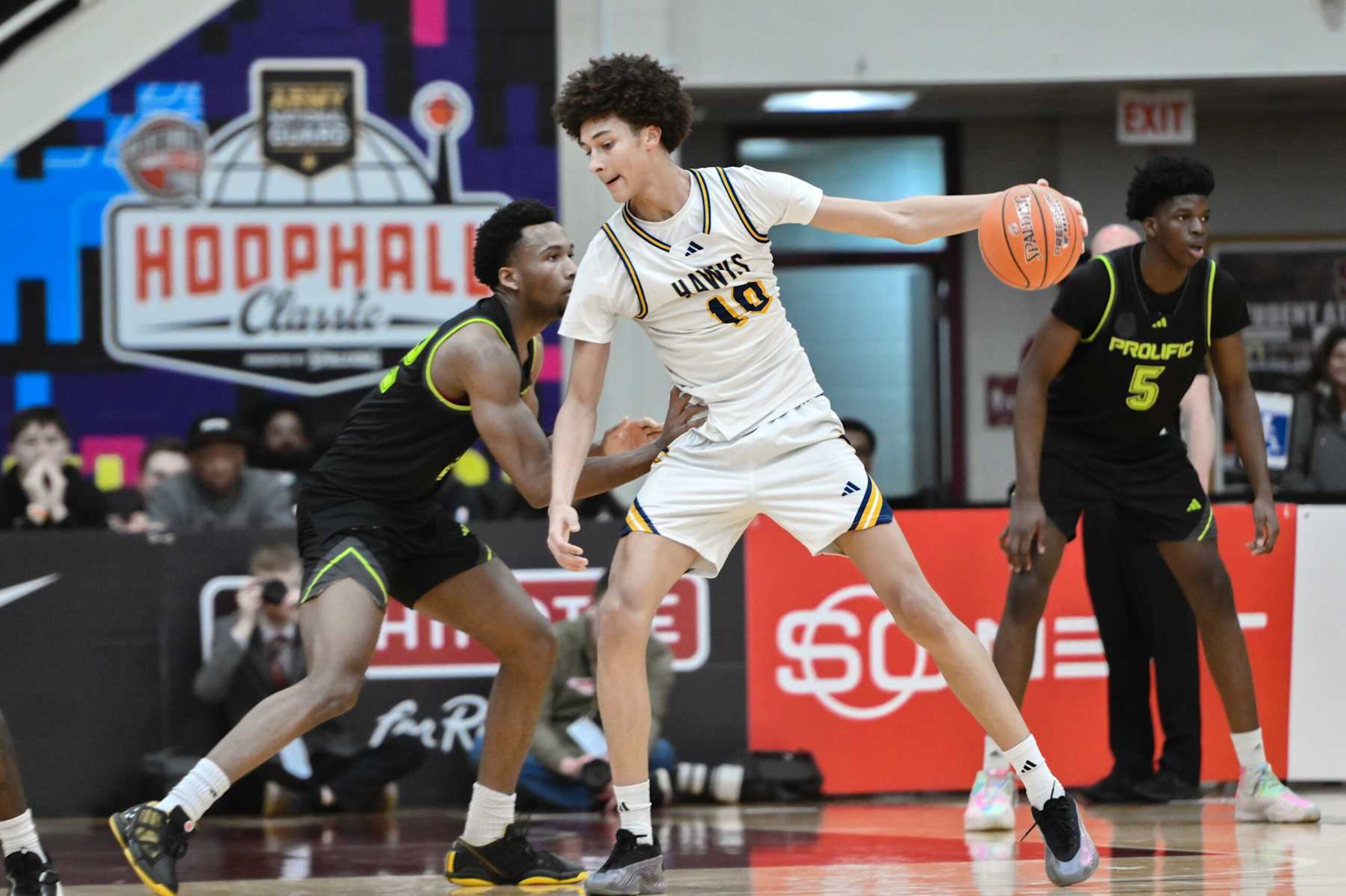 SPRINGFIELD, MA - JANUARY 19: Nate Ament of Highland School (10) posts up against Darryn Peterson of Prolific Prep (22) during the Spalding Hoophall Classic high school basketball game between Highland School and Prolific Prep on January 19, 2025 at Blake Arena in Springfield, MA(Photo by John Jones/Icon Sportswire via Getty Images) SPRINGFIELD, MA - JANUARY 19: Nate Ament of Highland School (10) posts up against Darryn Peterson of Prolific Prep (22) during the Spalding Hoophall Classic high school basketball game between Highland School and Prolific Prep on January 19, 2025 at Blake Arena in Springfield, MA(Photo by John Jones/Icon Sportswire via Getty Images)