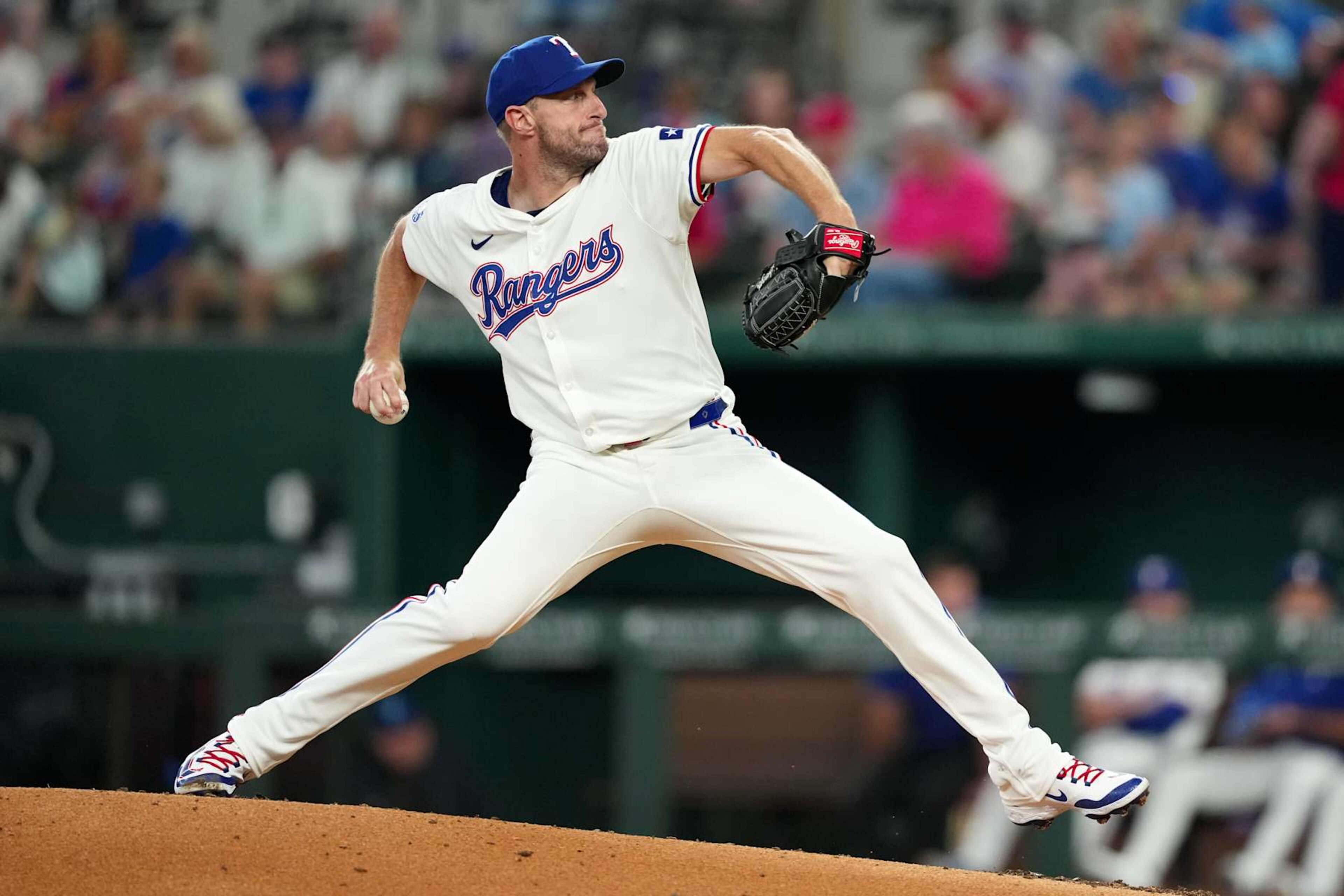 ARLINGTON, TEXAS - JULY 25: Max Scherzer #31 of the Texas Rangers pitches during the third inning against the Chicago White Sox at Globe Life Field on July 25, 2024 in Arlington, Texas. (Photo by Sam Hodde/Getty Images) ARLINGTON, TEXAS - JULY 25: Max Scherzer #31 of the Texas Rangers pitches during the third inning against the Chicago White Sox at Globe Life Field on July 25, 2024 in Arlington, Texas. (Photo by Sam Hodde/Getty Images)