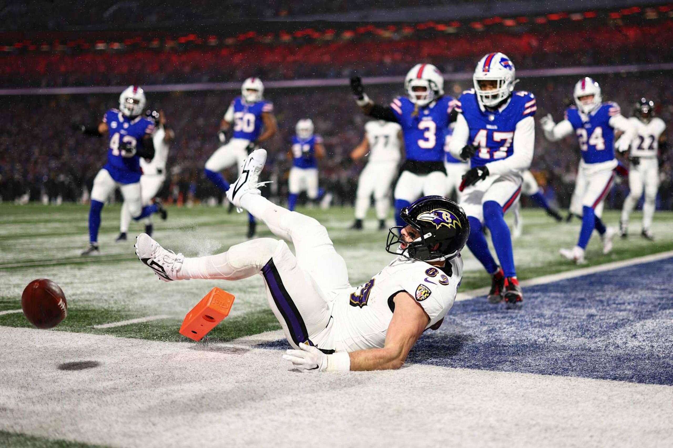ORCHARD PARK, NEW YORK - JANUARY 19: Mark Andrews #89 of the Baltimore Ravens drops a pass on a two-point conversion during the second half of an NFL football divisional playoff game against the Buffalo Bills at Highmark Stadium on January 19, 2025 in Orchard Park, New York. (Photo by Kevin Sabitus/Getty Images)