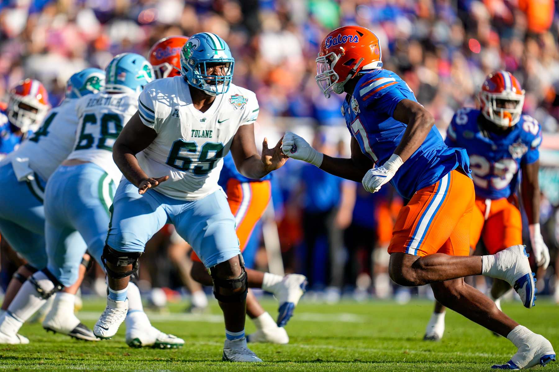 TAMPA, FL - DECEMBER 20: Tulane Green Wave offensive lineman Rashad Green (69) prepares to block Florida Gators edge LJ McCray (17) during the Union Home Mortgage Gasparilla Bowl between the Florida Gators and the Tulane Green Wave on December 20, 2024 at Raymond James Stadium in Tampa, Fl. (Photo by Ricky Bowden/Icon Sportswire via Getty Images)