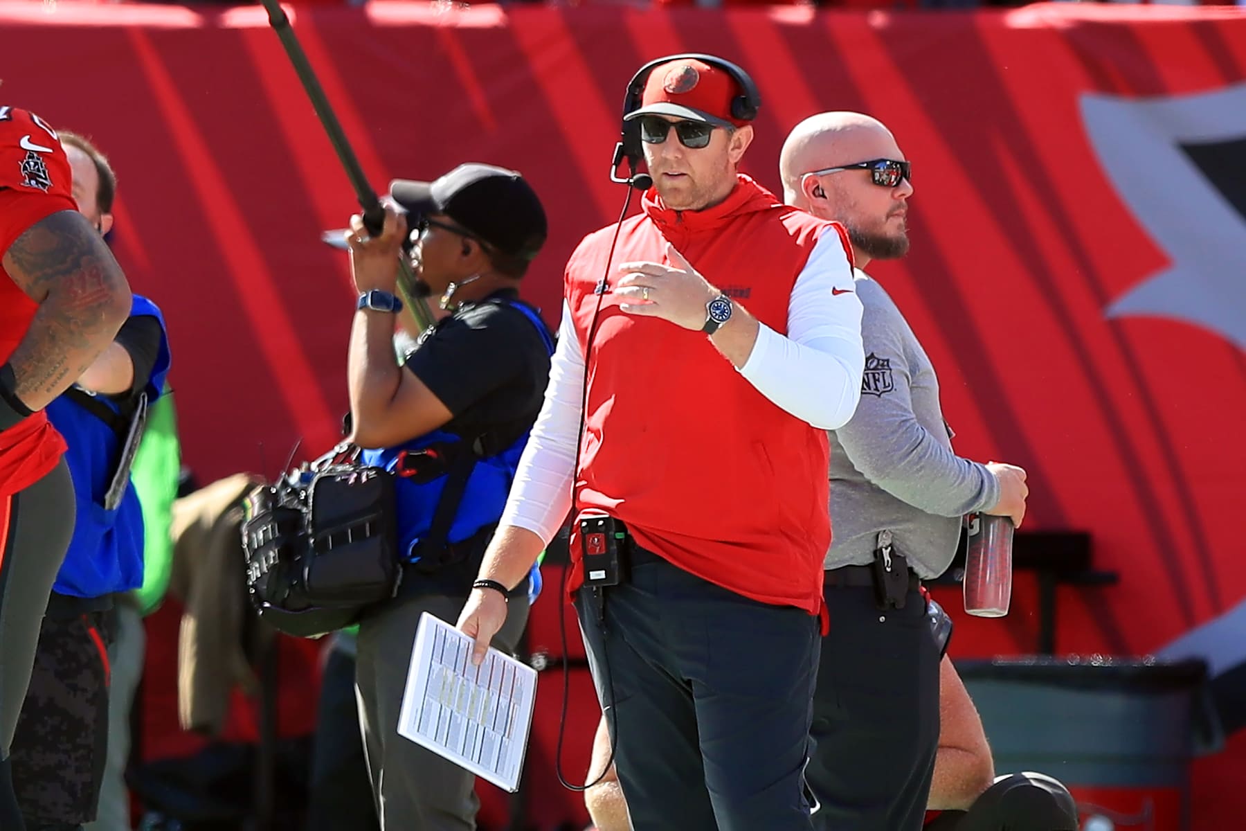 TAMPA, FL - JANUARY 05: Tampa Bay Buccaneers Offensive Coordinator Liam Coen calls the play along the sidelines during the game between the New Orleans Saints and the Tampa Bay Buccaneers on January 05, 2025 at Raymond James Stadium in Tampa, Florida. (Photo by Cliff Welch/Icon Sportswire via Getty Images)