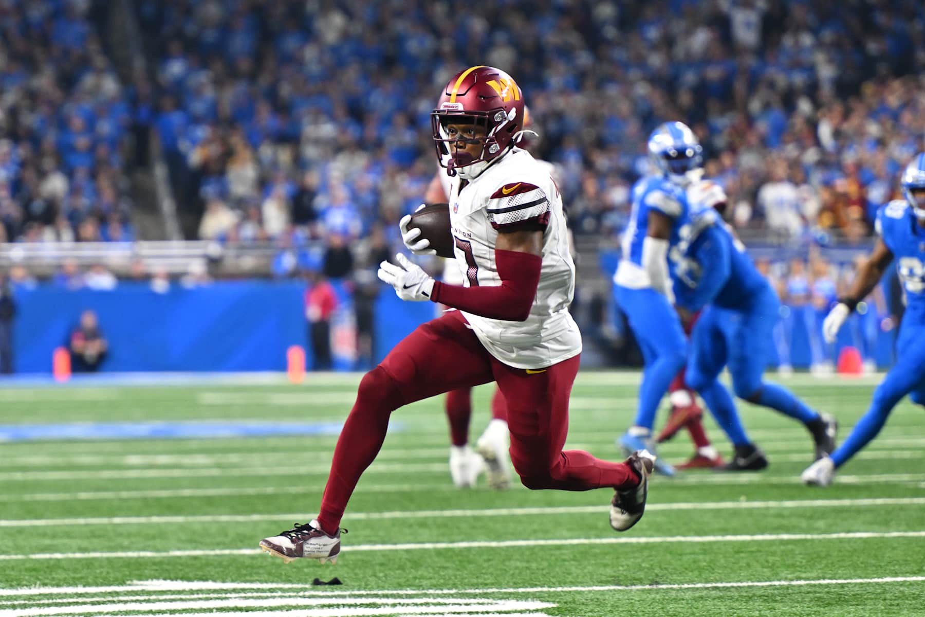 DETROIT, MI - JANUARY 18: Washington Commanders wide receiver Terry McLaurin (17) runs after the catch during the NFC Divisional Playoff game between the Detroit Lions and the Washington Commanders on Sunday January 18, 2025 at Ford Field in Detroit, MI. (Photo by Steven King/Icon Sportswire via Getty Images)