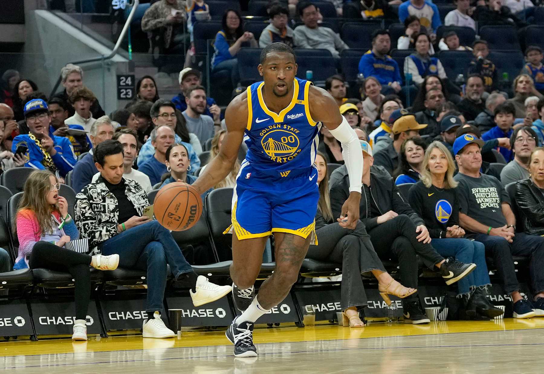 SAN FRANCISCO, CALIFORNIA - JANUARY 04: Jonathan Kuminga #00 of the Golden State Warriors dribbling the ball looks to drive to the basket against the Memphis Grizzlies during the first half at Chase Center on January 04, 2025 in San Francisco, California. NOTE TO USER: User expressly acknowledges and agrees that, by downloading and or using this photograph, User is consenting to the terms and conditions of the Getty Images License Agreement. (Photo by Thearon W. Henderson/Getty Images)