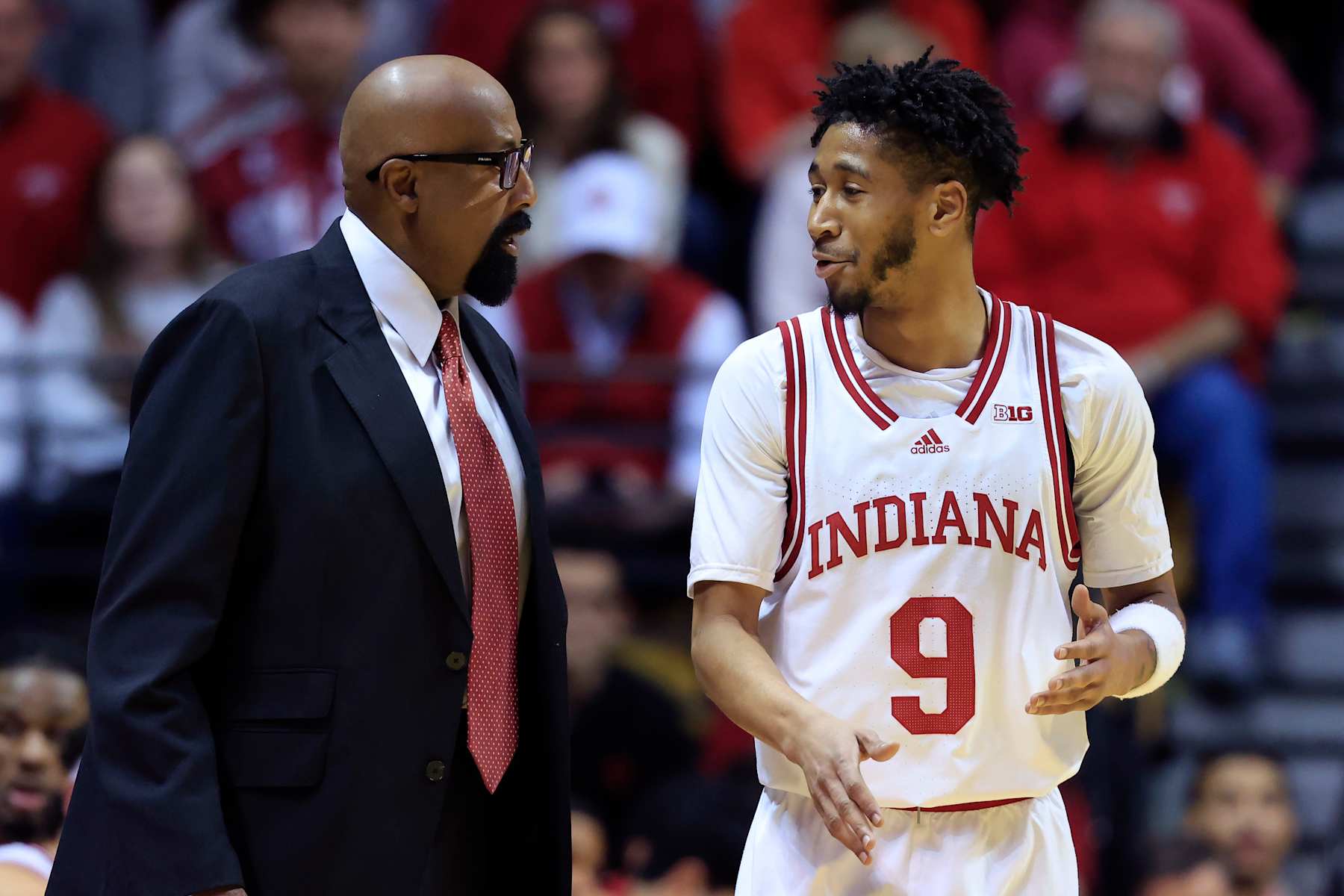 BLOOMINGTON, INDIANA - JANUARY 08: Head coach Mike Woodson of the Indiana Hoosiers speaks with Kanaan Carlyle #9 during the first half against the USC Trojans at Simon Skjodt Assembly Hall on January 08, 2025 in Bloomington, Indiana. (Photo by Justin Casterline/Getty Images) BLOOMINGTON, INDIANA - JANUARY 08: Head coach Mike Woodson of the Indiana Hoosiers speaks with Kanaan Carlyle #9 during the first half against the USC Trojans at Simon Skjodt Assembly Hall on January 08, 2025 in Bloomington, Indiana. (Photo by Justin Casterline/Getty Images)