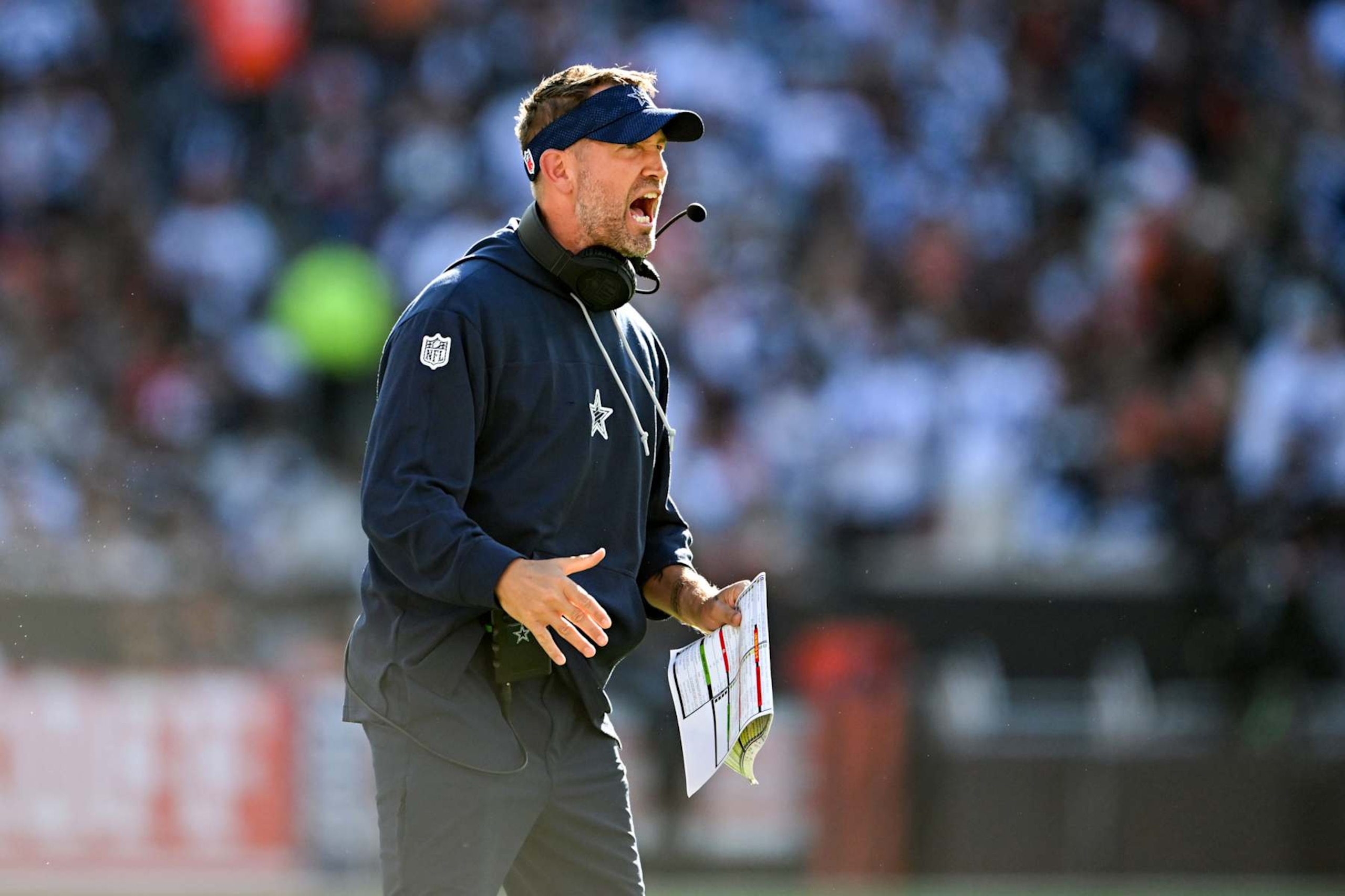 CLEVELAND, OHIO - SEPTEMBER 08: Offensive coordinator Brian Schottenheimer of the Dallas Cowboys celebrates a 3-yard touchdown run by Ezekiel Elliott during the second quarter against the Cleveland Browns at Huntington Bank Field on September 08, 2024 in Cleveland, Ohio. (Photo by Nick Cammett/Diamond Images via Getty Images) CLEVELAND, OHIO - SEPTEMBER 08: Offensive coordinator Brian Schottenheimer of the Dallas Cowboys celebrates a 3-yard touchdown run by Ezekiel Elliott during the second quarter against the Cleveland Browns at Huntington Bank Field on September 08, 2024 in Cleveland, Ohio. (Photo by Nick Cammett/Diamond Images via Getty Images)