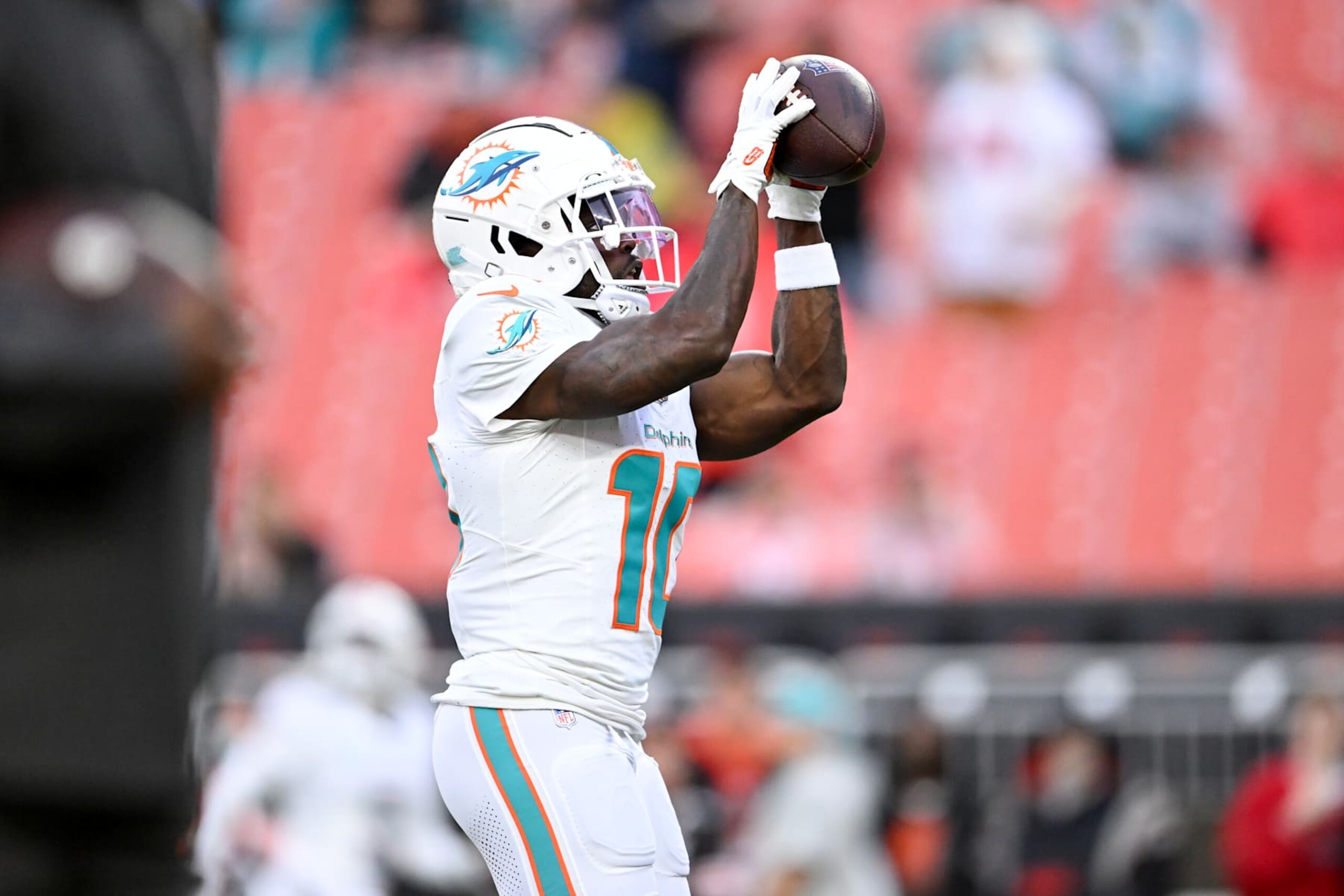CLEVELAND, OHIO - DECEMBER 29: Tyreek Hill #10 of the Miami Dolphins warms up prior to a game against the Cleveland Browns at Huntington Bank Field on December 29, 2024 in Cleveland, Ohio. (Photo by Nick Cammett/Diamond Images via Getty Images)
