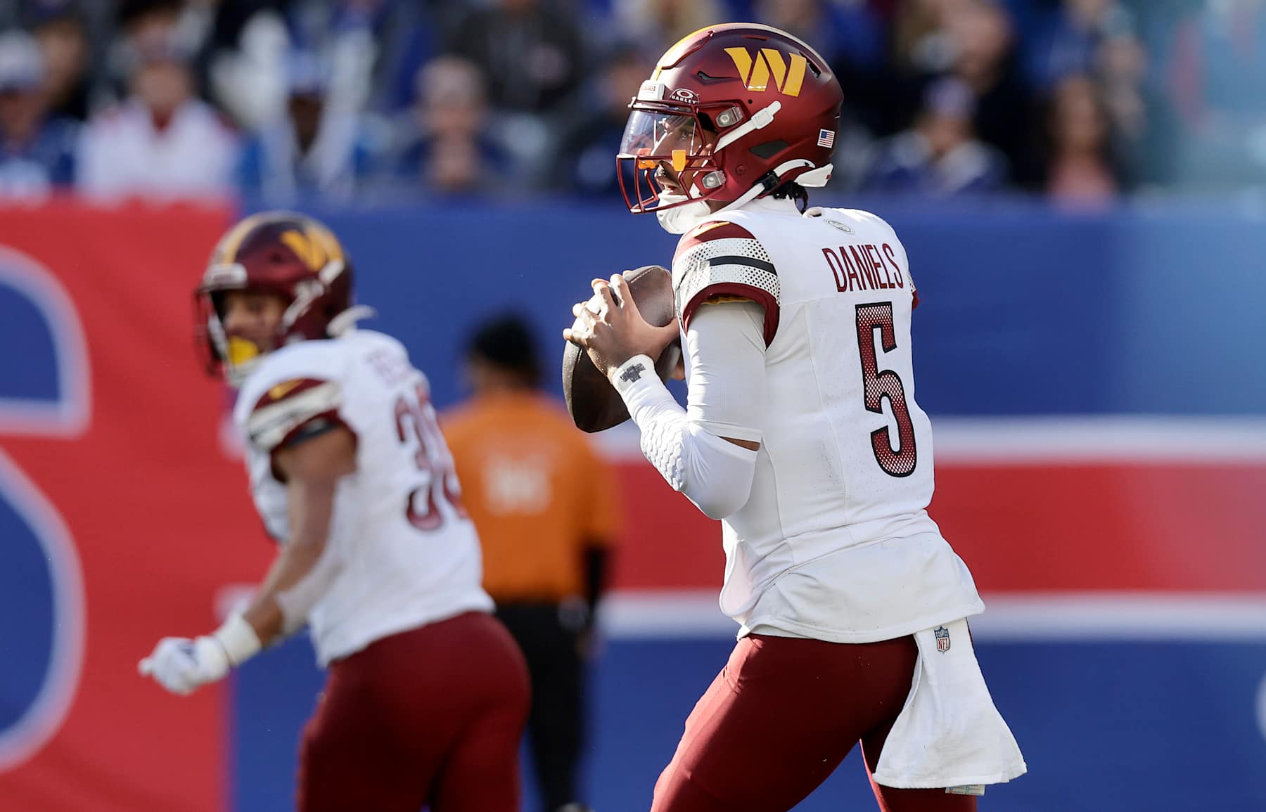 EAST RUTHERFORD, NEW JERSEY - NOVEMBER 03: (NEW YORK DAILIES OUT)  Jayden Daniels #5 of the Washington Commanders in action against the New York Giants at MetLife Stadium on November 03, 2024 in East Rutherford, New Jersey. The Commanders defeated the Giants 27-22. (Photo by Jim McIsaac/Getty Images)