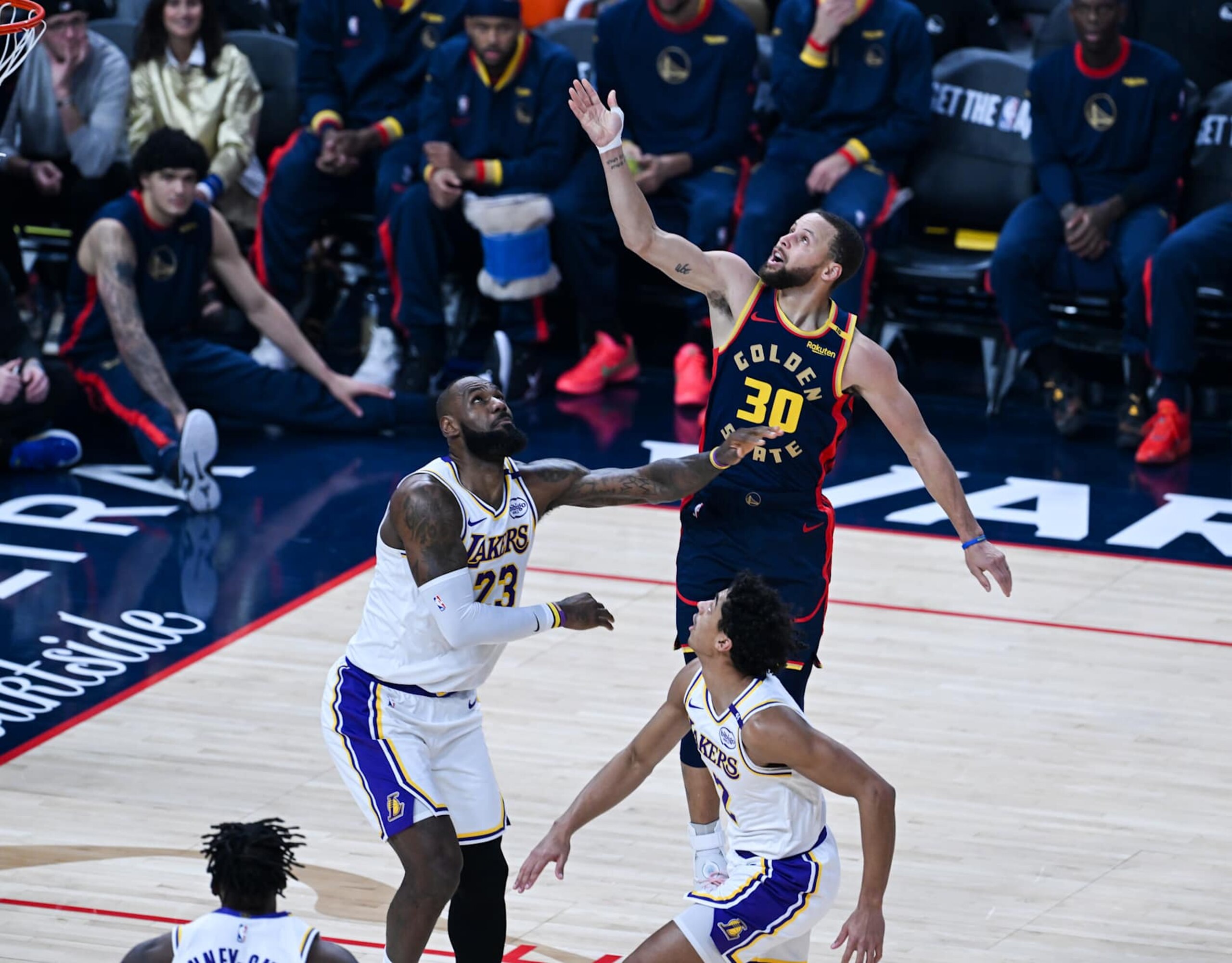 SAN FRANCISCO, CA - JANUARY 25: Stephen Curry (30) of Golden State Warriors is in action during NBA game between Los Angeles Lakers and Golden State Warriors at Chase Center on January 25, 2025 in San Francisco, California, United States. (Photo by Tayfun Cokun/Anadolu via Getty Images) SAN FRANCISCO, CA - JANUARY 25: Stephen Curry (30) of Golden State Warriors is in action during NBA game between Los Angeles Lakers and Golden State Warriors at Chase Center on January 25, 2025 in San Francisco, California, United States. (Photo by Tayfun Cokun/Anadolu via Getty Images)