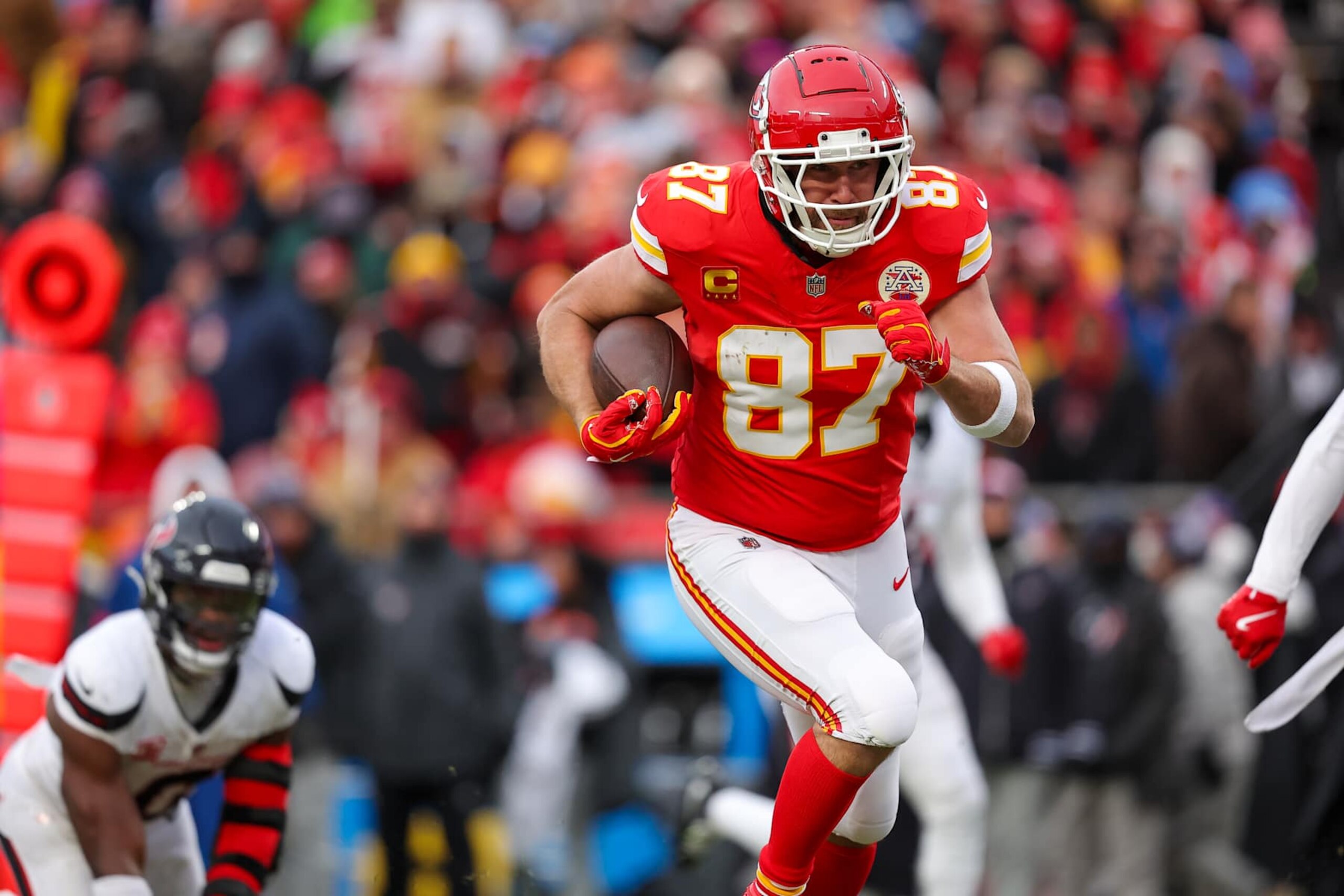 KANSAS CITY, MISSOURI - JANUARY 18: Travis Kelce #87 of the Kansas City Chiefs runs after a second quarter pass catch during the Divisional Round playoff against the Houston Texans at GEHA Field at Arrowhead Stadium on January 18, 2025 in Kansas City, Missouri. (Photo by David Eulitt/Getty Images)