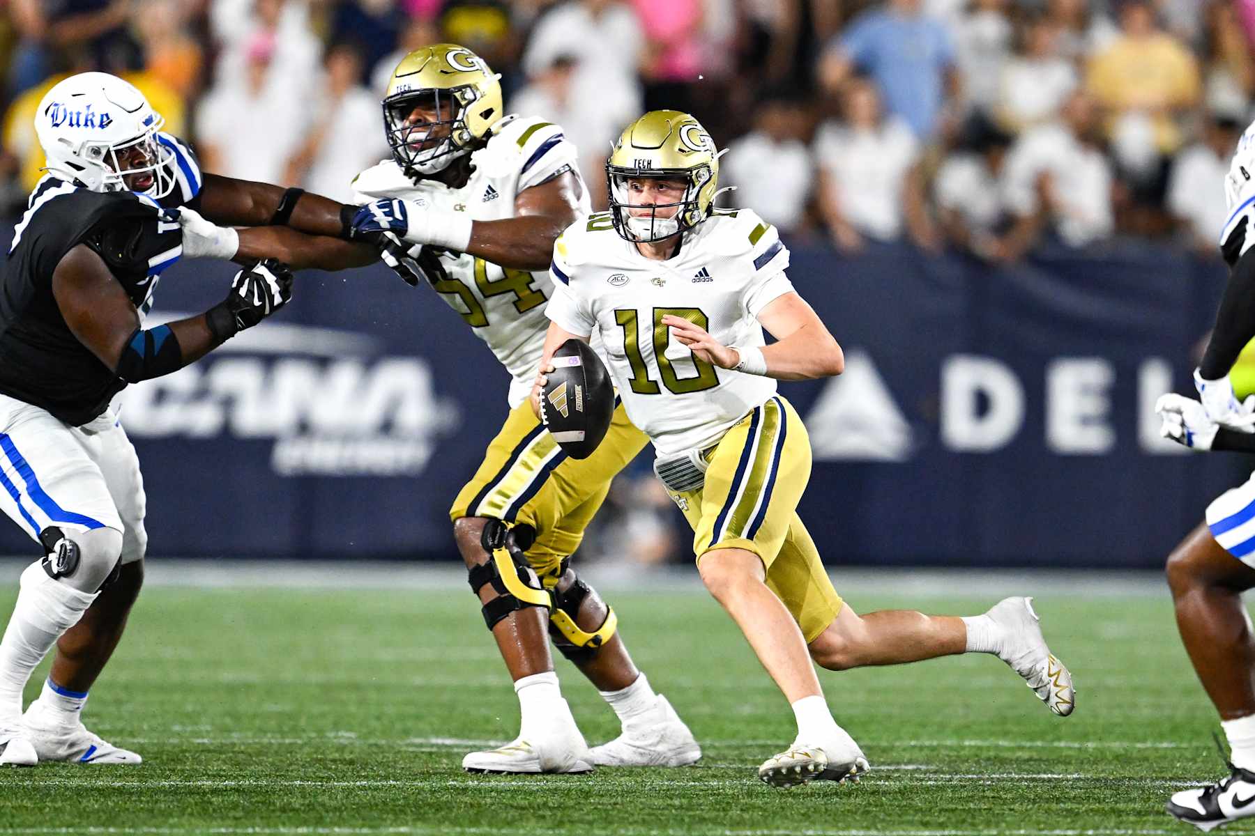 ATLANTA, GA  OCTOBER 05:  Georgia Tech quarterback Haynes King (10) rolls out of the pocket during the college football game between the Duke Blue Devils and the Georgia Tech Yellow Jackets on October 5th, 2024 at Bobby Dodd Stadium in Atlanta, GA.  (Photo by Rich von Biberstein/Icon Sportswire via Getty Images)