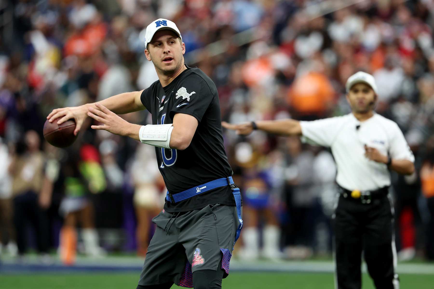 LAS VEGAS, NV - FEBRUARY 05: NFC quarter back Jared Goff (16) of Detroit Lions throws a pass against NFC during the Pro Bowl Games on February 5, 2023, at Allegiant Stadium in Las Vegas, Nevada.  (Photo by Kiyoshi Mio/Icon Sportswire via Getty Images)