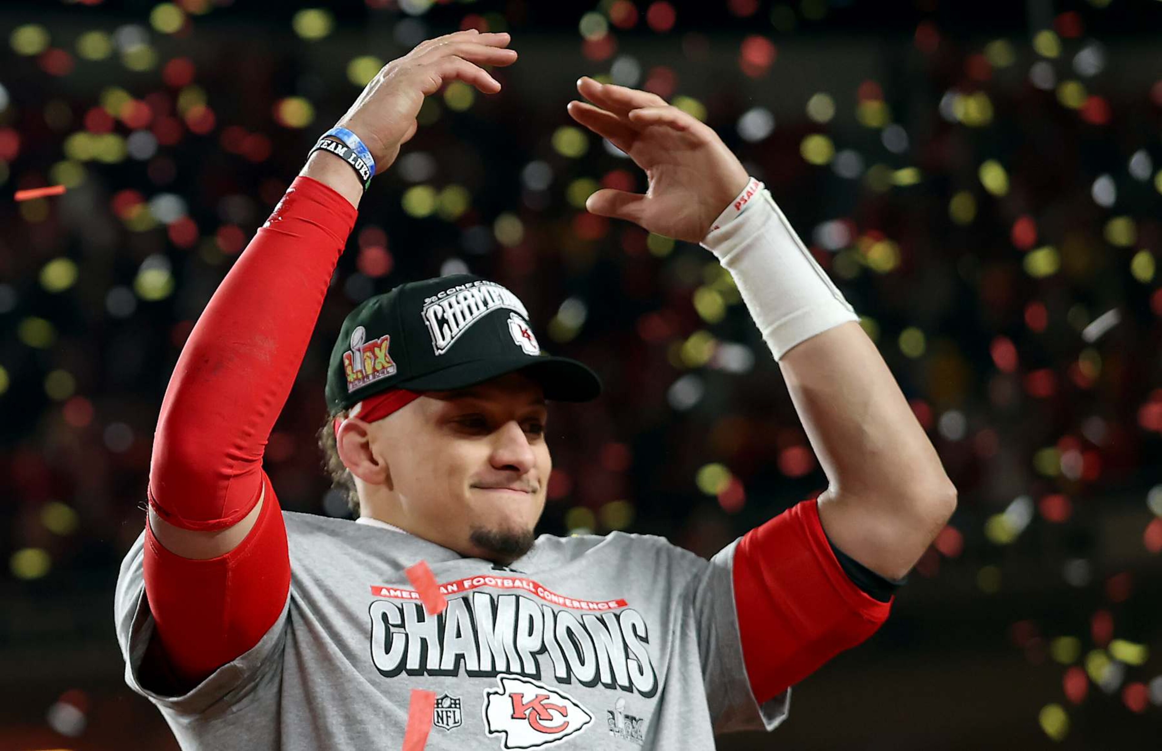 KANSAS CITY, MISSOURI - JANUARY 26: Patrick Mahomes #15 of the Kansas City Chiefs celebrates after the Chiefs defeated the Buffalo Bills 32-29 to win the AFC Championship Game at GEHA Field at Arrowhead Stadium on January 26, 2025 in Kansas City, Missouri. (Photo by Jamie Squire/Getty Images)