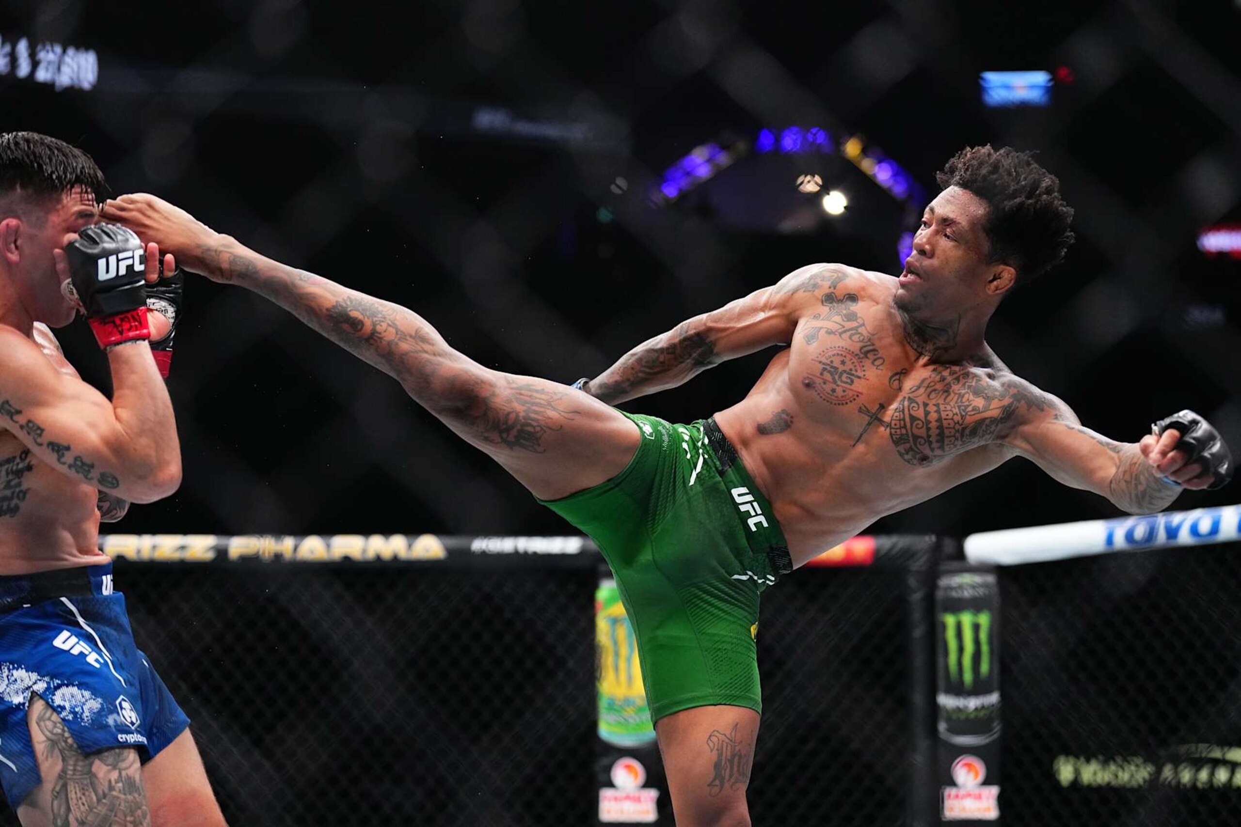 Vinicius Oliveira throws a kick at Ricky Simon.