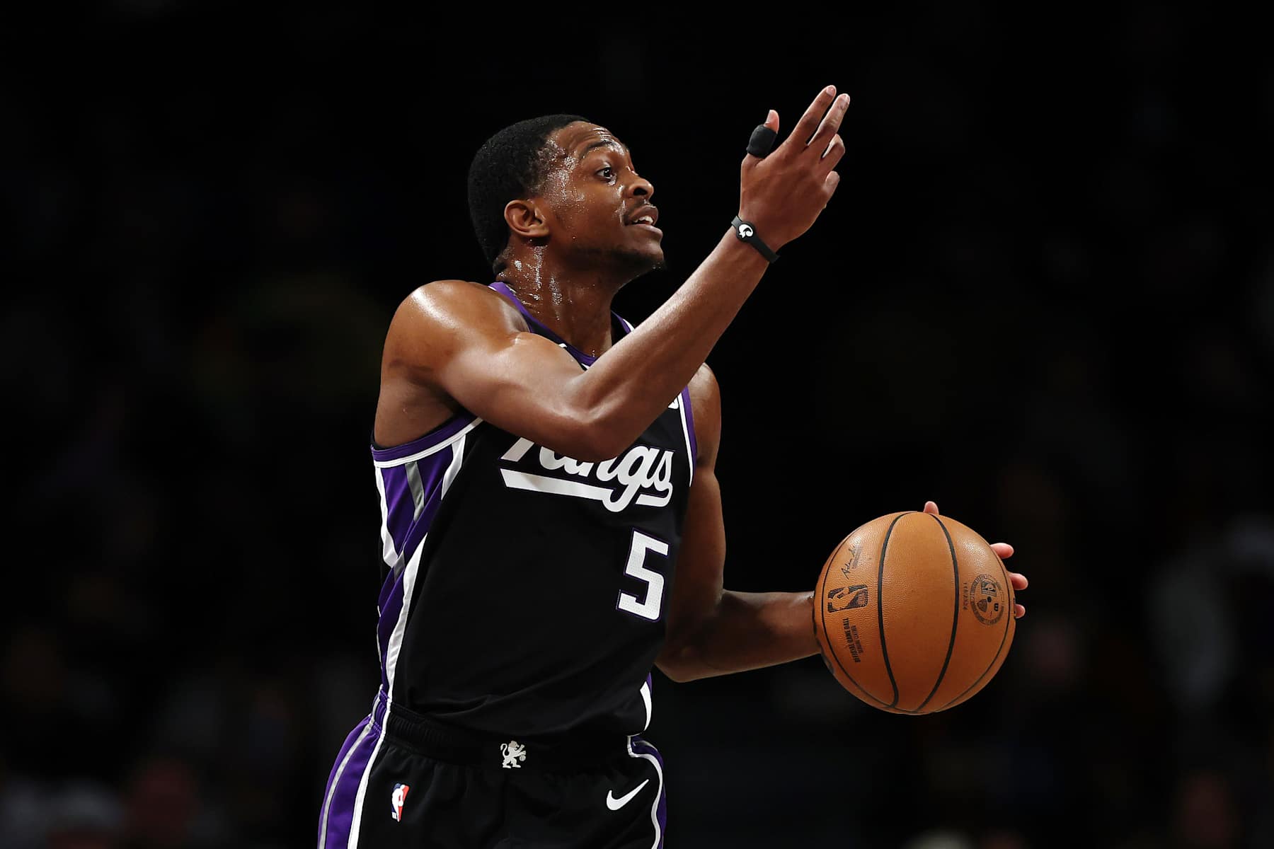 NEW YORK, NEW YORK - JANUARY 27: De'Aaron Fox #5 of the Sacramento Kings dribbles during the second half against the Brooklyn Nets at Barclays Center on January 27, 2025 in the Brooklyn borough of New York City. The Kings won 110-96. NOTE TO USER: User expressly acknowledges and agrees that, by downloading and or using this photograph, User is consenting to the terms and conditions of the Getty Images License Agreement. (Photo by Sarah Stier/Getty Images) NEW YORK, NEW YORK - JANUARY 27: De'Aaron Fox #5 of the Sacramento Kings dribbles during the second half against the Brooklyn Nets at Barclays Center on January 27, 2025 in the Brooklyn borough of New York City. The Kings won 110-96. NOTE TO USER: User expressly acknowledges and agrees that, by downloading and or using this photograph, User is consenting to the terms and conditions of the Getty Images License Agreement. (Photo by Sarah Stier/Getty Images)