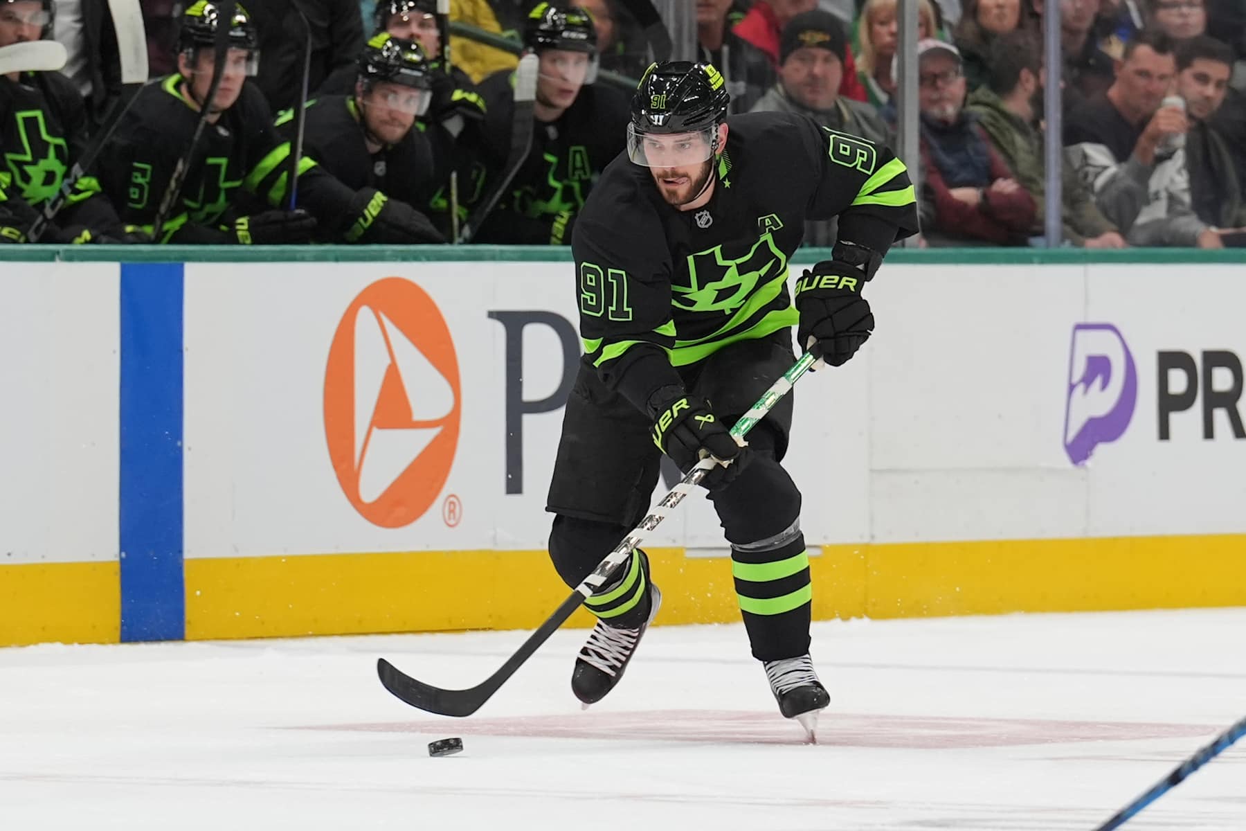 DALLAS, TX - NOVEMBER 29: Tyler Seguin #91 of the Dallas Stars handles the puck against the Colorado Avalanche at the American Airlines Center on November 29, 2024 in Dallas, Texas. (Photo by Glenn James/NHLI via Getty Images)