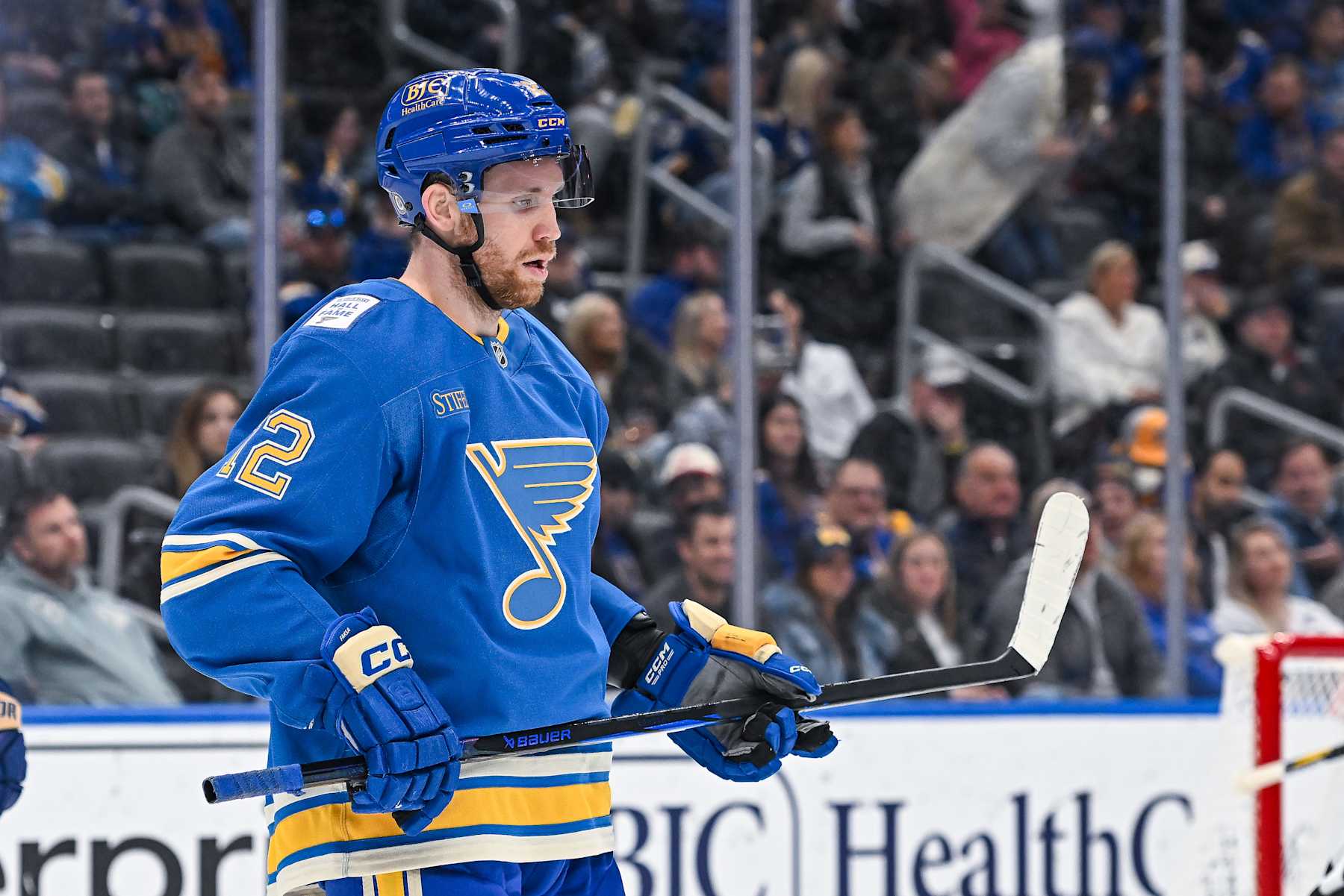 ST. LOUIS, MO - JANUARY 25: St. Louis Blues center Radek Faksa (12) gets focused on taking the face-off during a regular season game where the St. Louis Blues hosted the Dallas Stars on Saturday January 25, 2025, at the Enterprise Center in St. Louis MO (Photo by Rick Ulreich/Icon Sportswire via Getty Images)