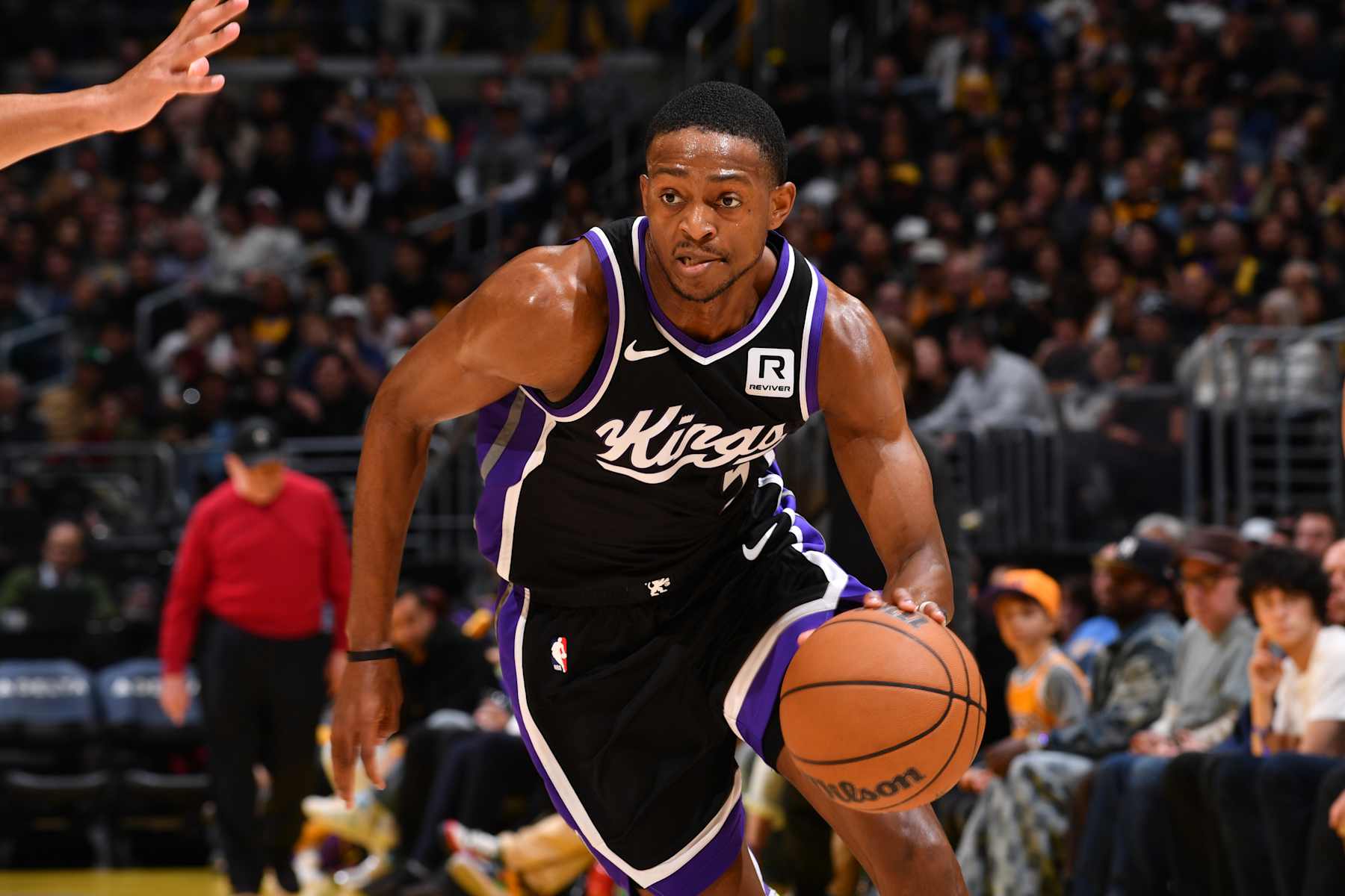 INGLEWOOD, CA - DECEMBER 28:  De'Aaron Fox #5 of the Sacramento Kings dribbles the ball during the game against the Los Angeles Lakers on December 28, 2024 at Intuit Dome in Los Angeles, California. NOTE TO USER: User expressly acknowledges and agrees that, by downloading and/or using this Photograph, user is consenting to the terms and conditions of the Getty Images License Agreement. Mandatory Copyright Notice: Copyright 2024 NBAE (Photo by Juan Ocampo/NBAE via Getty Images)