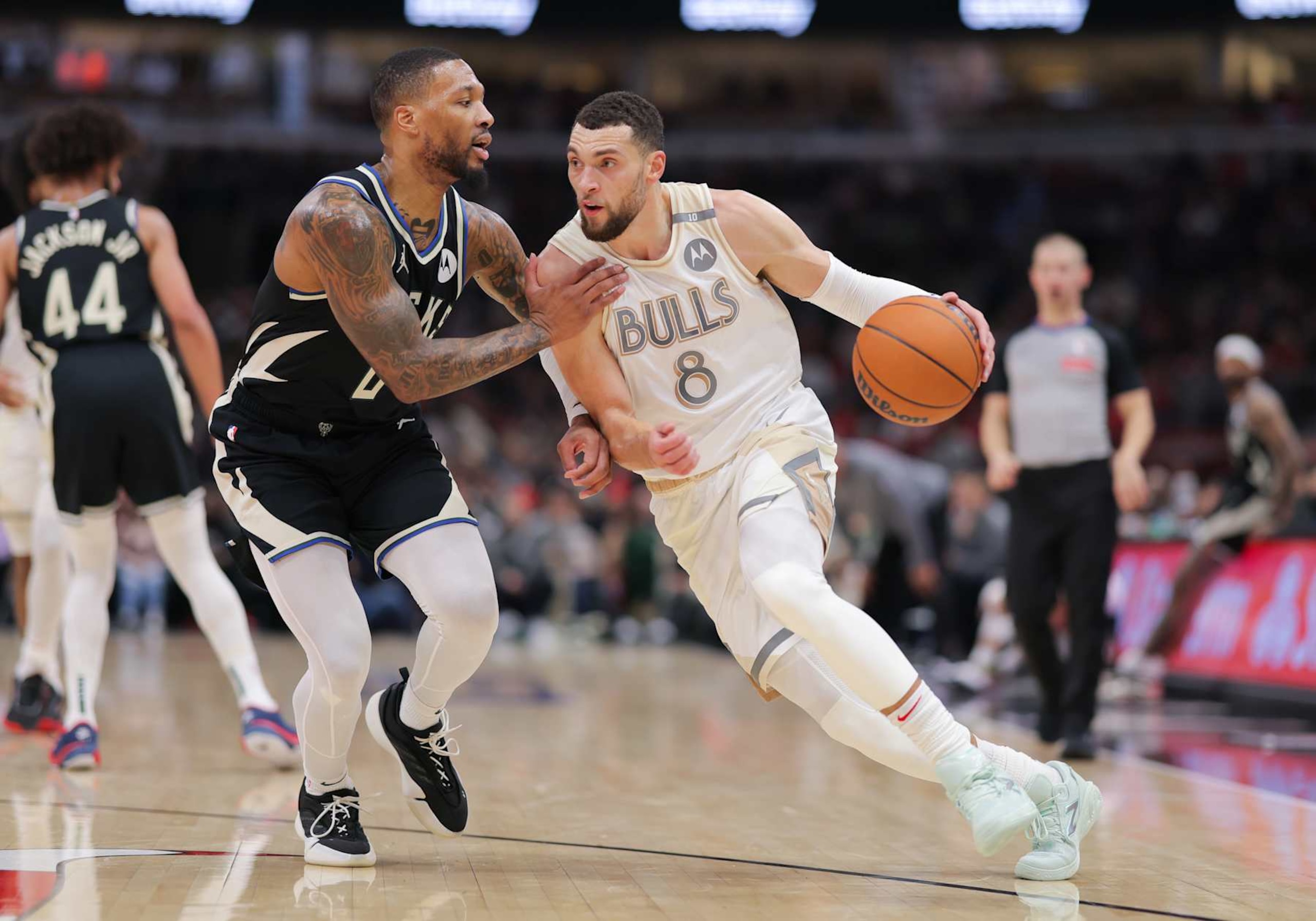CHICAGO, IL - DECEMBER 28: Milwaukee Bucks guard Damian Lillard  guards Chicago Bulls guard Zach LaVine 
during the first half on December 28, 2024 at the United Center in Chicago, Illinois. (Photo by Melissa Tamez/Icon Sportswire via Getty Images)