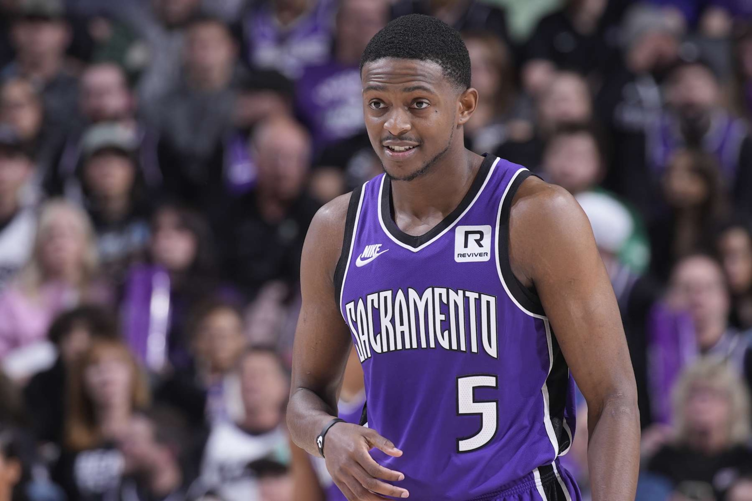 SACRAMENTO, CA - JANUARY 19: De'Aaron Fox #5 of the Sacramento Kings looks on during the game against the Washington Wizards on January 19, 2025 at Golden 1 Center in Sacramento, California. NOTE TO USER: User expressly acknowledges and agrees that, by downloading and or using this photograph, User is consenting to the terms and conditions of the Getty Images Agreement. Mandatory Copyright Notice: Copyright 2025 NBAE (Photo by Rocky Widner/NBAE via Getty Images)
