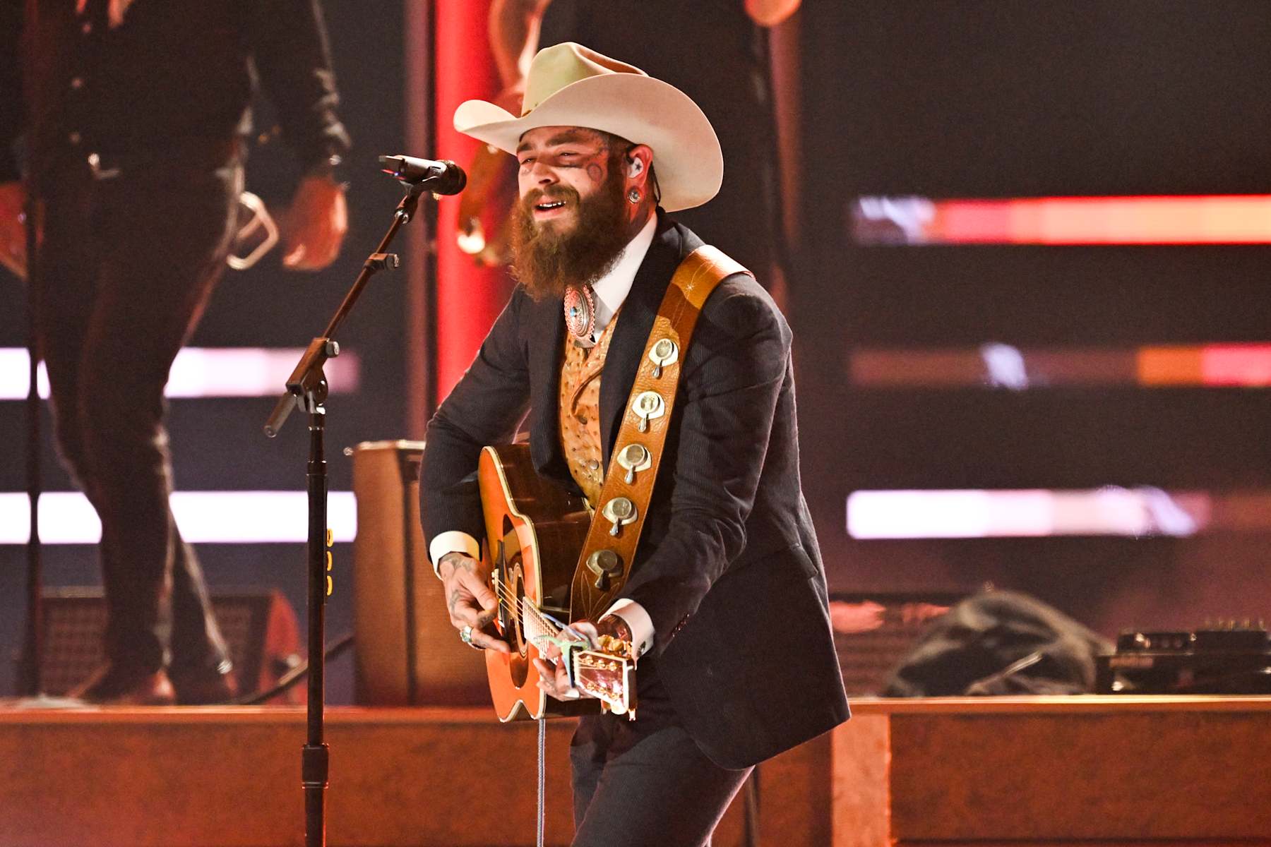 NASHVILLE, TENNESSEE - NOVEMBER 20: EDITORIAL USE ONLY Post Malone performs onstage during The 58th Annual CMA Awards at Bridgestone Arena on November 20, 2024 in Nashville, Tennessee (Photo by Astrida Valigorsky/WireImage) NASHVILLE, TENNESSEE - NOVEMBER 20: EDITORIAL USE ONLY Post Malone performs onstage during The 58th Annual CMA Awards at Bridgestone Arena on November 20, 2024 in Nashville, Tennessee (Photo by Astrida Valigorsky/WireImage)