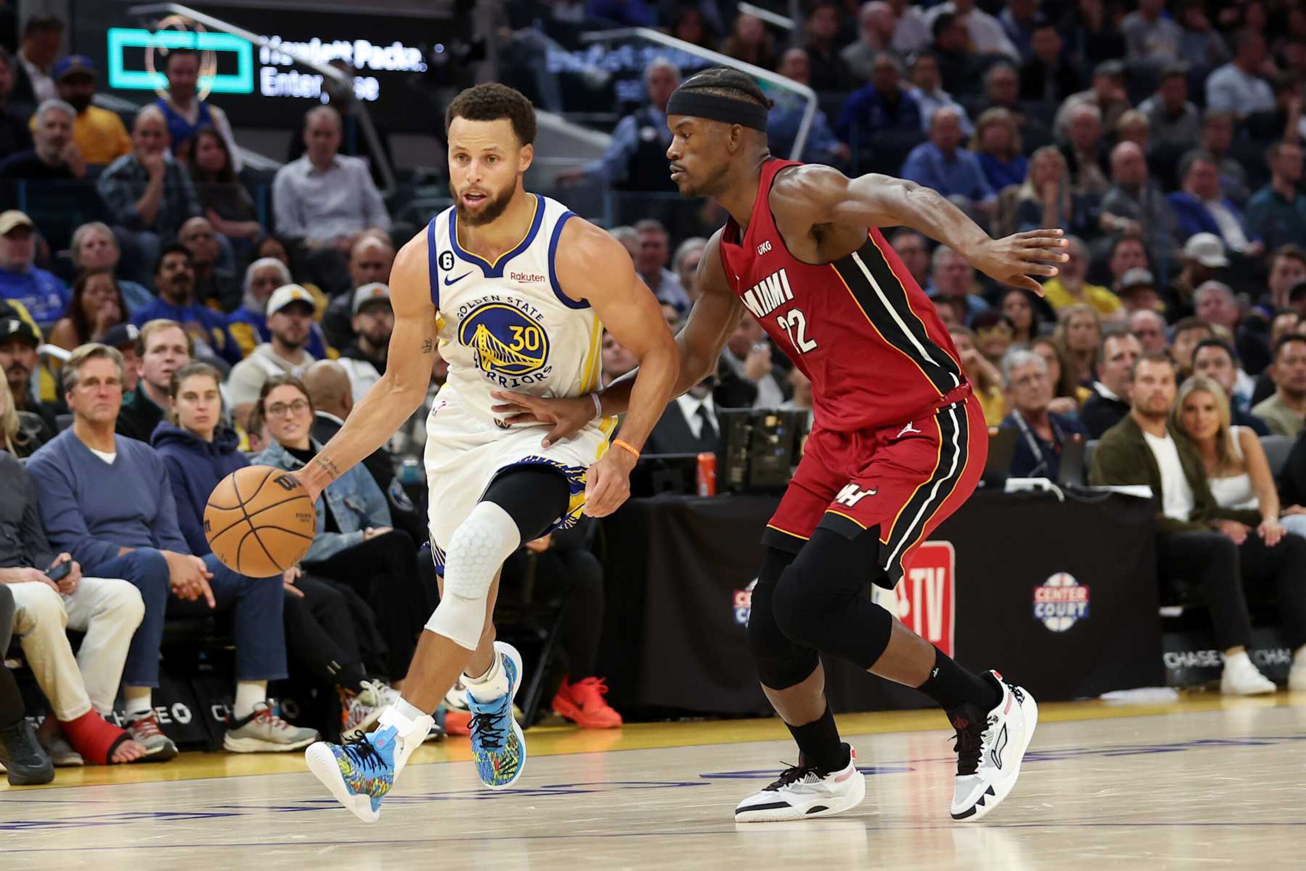 SAN FRANCISCO, CALIFORNIA - OCTOBER 27: Stephen Curry #30 of the Golden State Warriors is guarded by Jimmy Butler #22 of the Miami Heat at Chase Center on October 27, 2022 in San Francisco, California. NOTE TO USER: User expressly acknowledges and agrees that, by downloading and or using this photograph, User is consenting to the terms and conditions of the Getty Images License Agreement. (Photo by Ezra Shaw/Getty Images) SAN FRANCISCO, CALIFORNIA - OCTOBER 27: Stephen Curry #30 of the Golden State Warriors is guarded by Jimmy Butler #22 of the Miami Heat at Chase Center on October 27, 2022 in San Francisco, California. NOTE TO USER: User expressly acknowledges and agrees that, by downloading and or using this photograph, User is consenting to the terms and conditions of the Getty Images License Agreement. (Photo by Ezra Shaw/Getty Images)