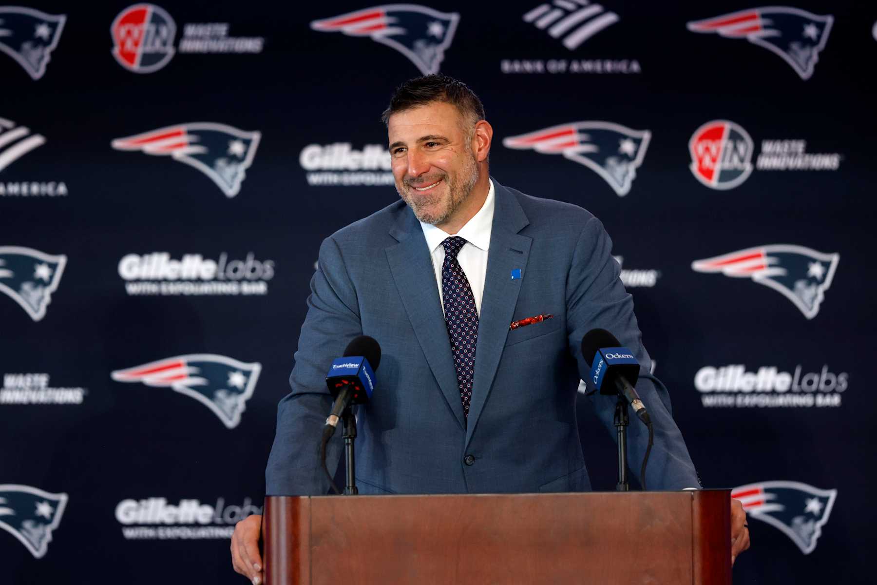 Patriots head coach Mike Vrabel