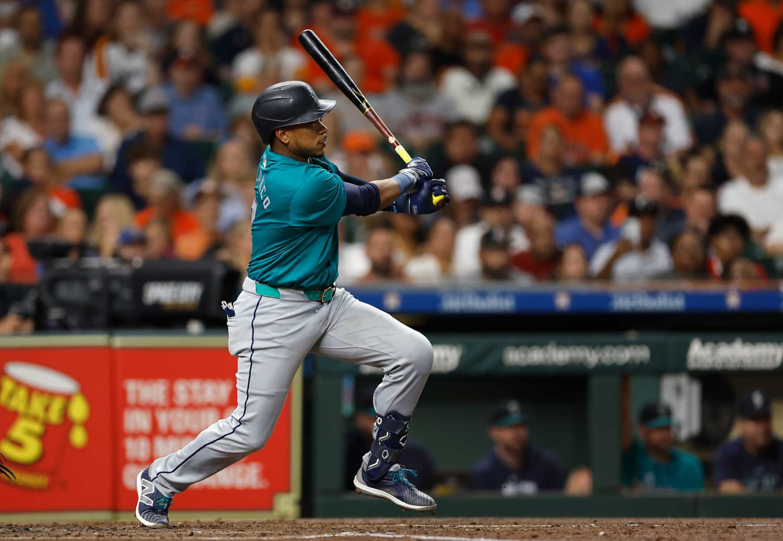 HOUSTON, TEXAS - SEPTEMBER 24: Jorge Polanco #7 of the Seattle Mariners bats in the third inning against the Houston Astros at Minute Maid Park on September 24, 2024 in Houston, Texas. (Photo by Tim Warner/Getty Images) HOUSTON, TEXAS - SEPTEMBER 24: Jorge Polanco #7 of the Seattle Mariners bats in the third inning against the Houston Astros at Minute Maid Park on September 24, 2024 in Houston, Texas. (Photo by Tim Warner/Getty Images)
