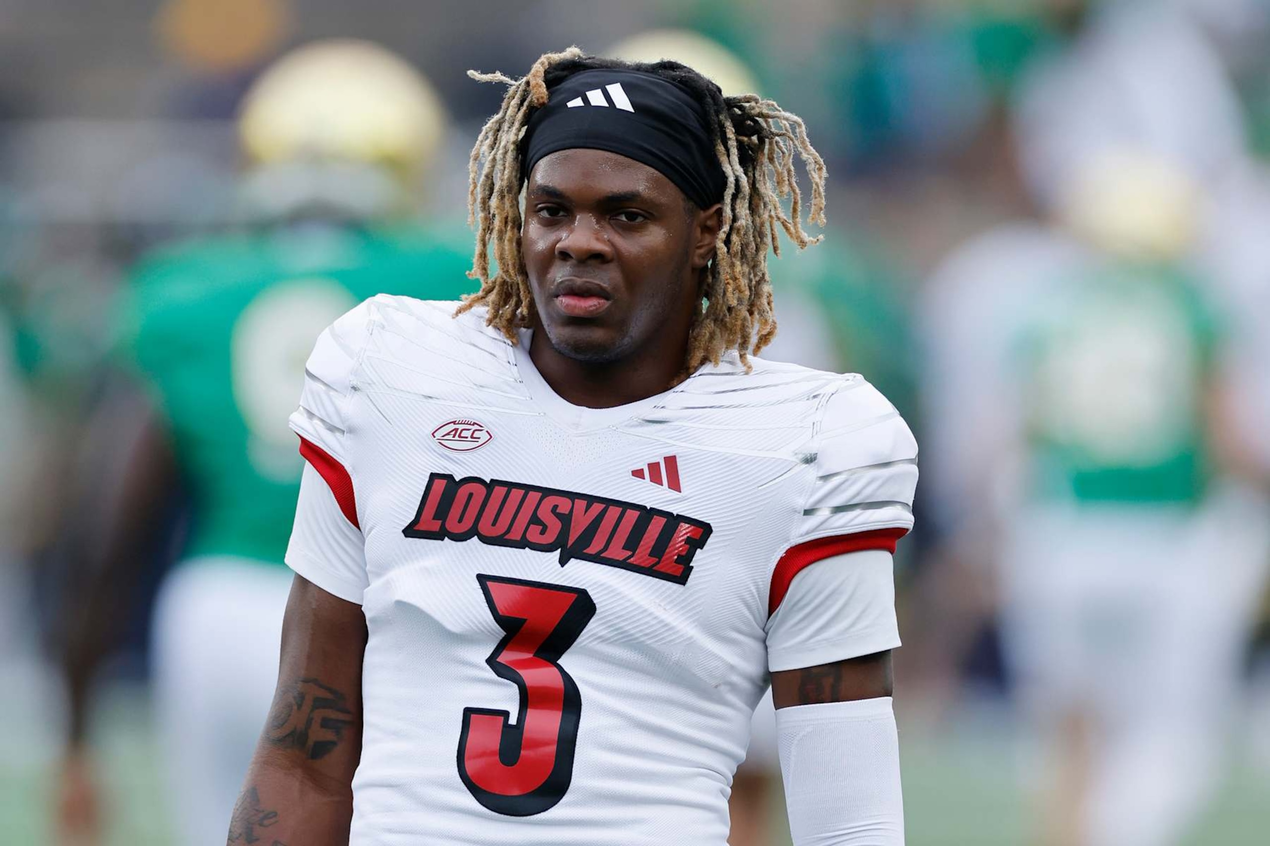 SOUTH BEND, IN - SEPTEMBER 28: Louisville Cardinals defensive back Quincy Riley (3) looks on before a college football game against the Notre Dame Fighting Irish on September 28. 2024 at Notre Dame Stadium in South Bend, Indiana. (Photo by Joe Robbins/Icon Sportswire via Getty Images) SOUTH BEND, IN - SEPTEMBER 28: Louisville Cardinals defensive back Quincy Riley (3) looks on before a college football game against the Notre Dame Fighting Irish on September 28. 2024 at Notre Dame Stadium in South Bend, Indiana. (Photo by Joe Robbins/Icon Sportswire via Getty Images)