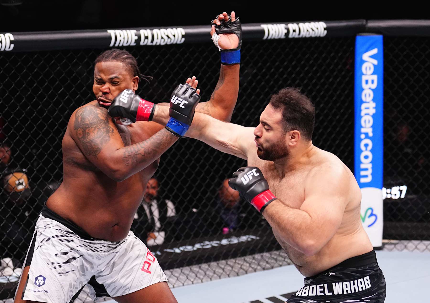 Hamdy Abdelwahab punches Jamal Pogues