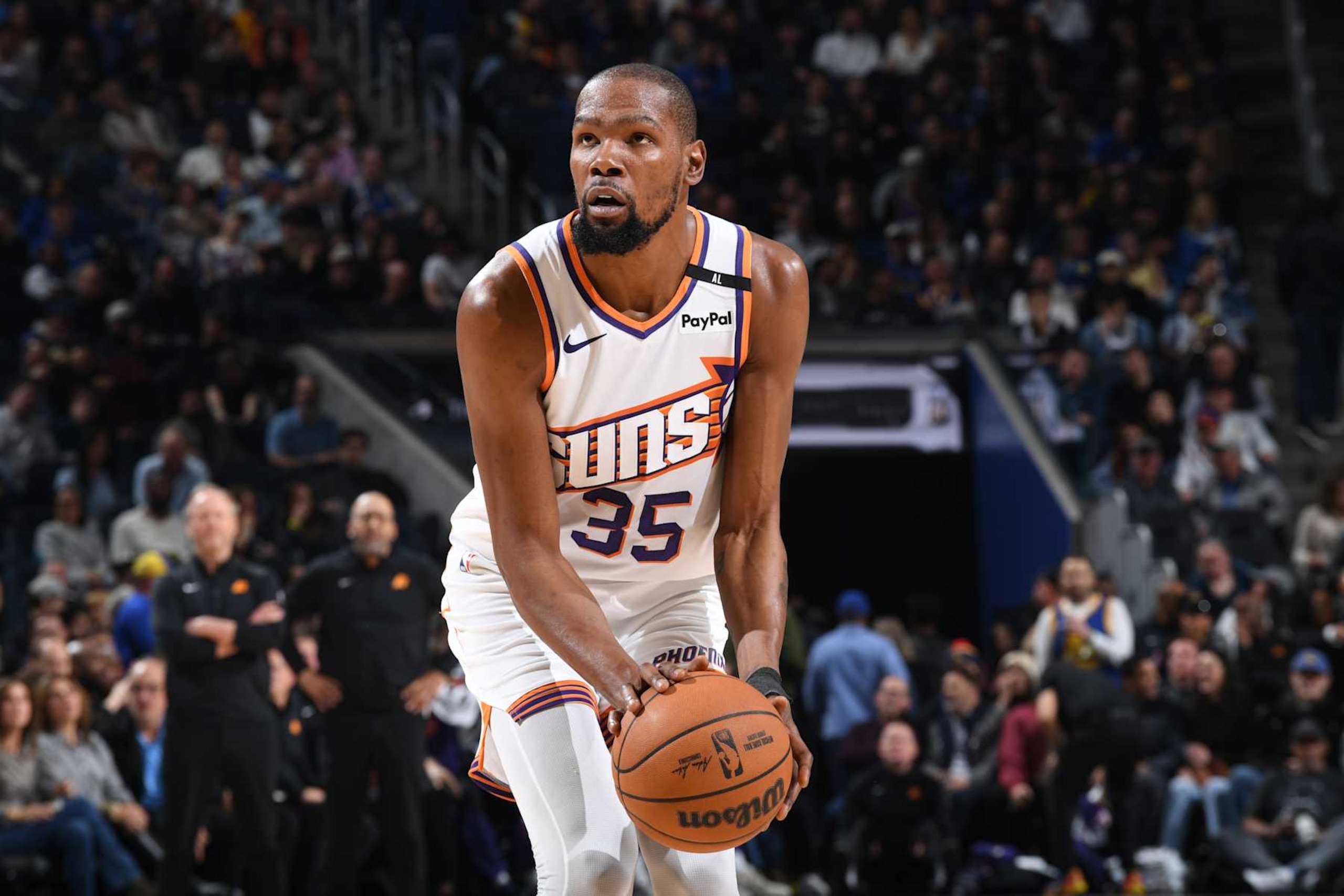 SAN FRANCISCO, CA - JANUARY 31:  Kevin Durant #35 of the Phoenix Suns shoots the ball during the game against the Golden State Warriors  on January 31, 2025 at Chase Center in San Francisco, California. NOTE TO USER: User expressly acknowledges and agrees that, by downloading and or using this photograph, user is consenting to the terms and conditions of Getty Images License Agreement. Mandatory Copyright Notice: Copyright 2025 NBAE (Photo by Noah Graham/NBAE via Getty Images)