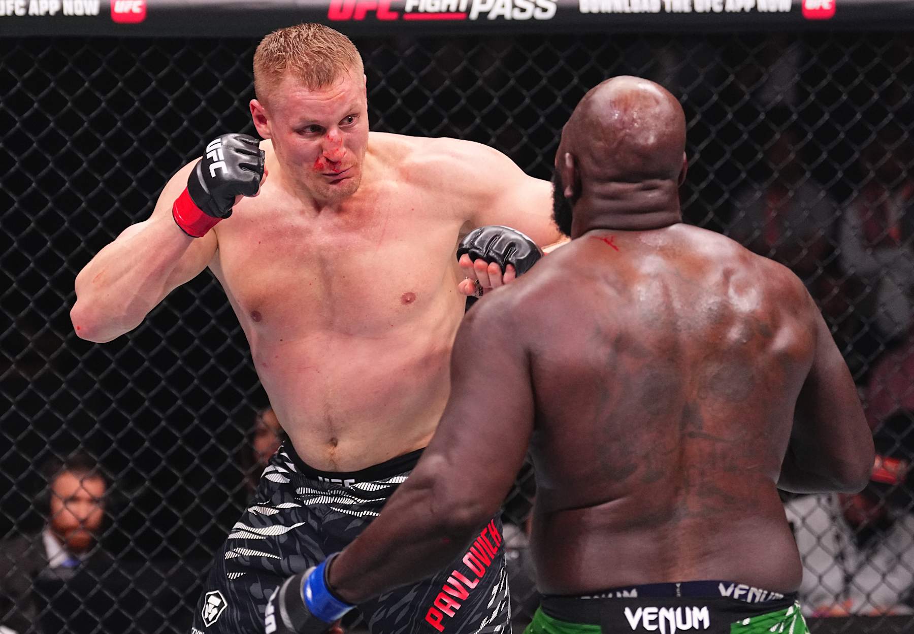 Sergei Pavlovich battles Jairzinho Rozenstruik