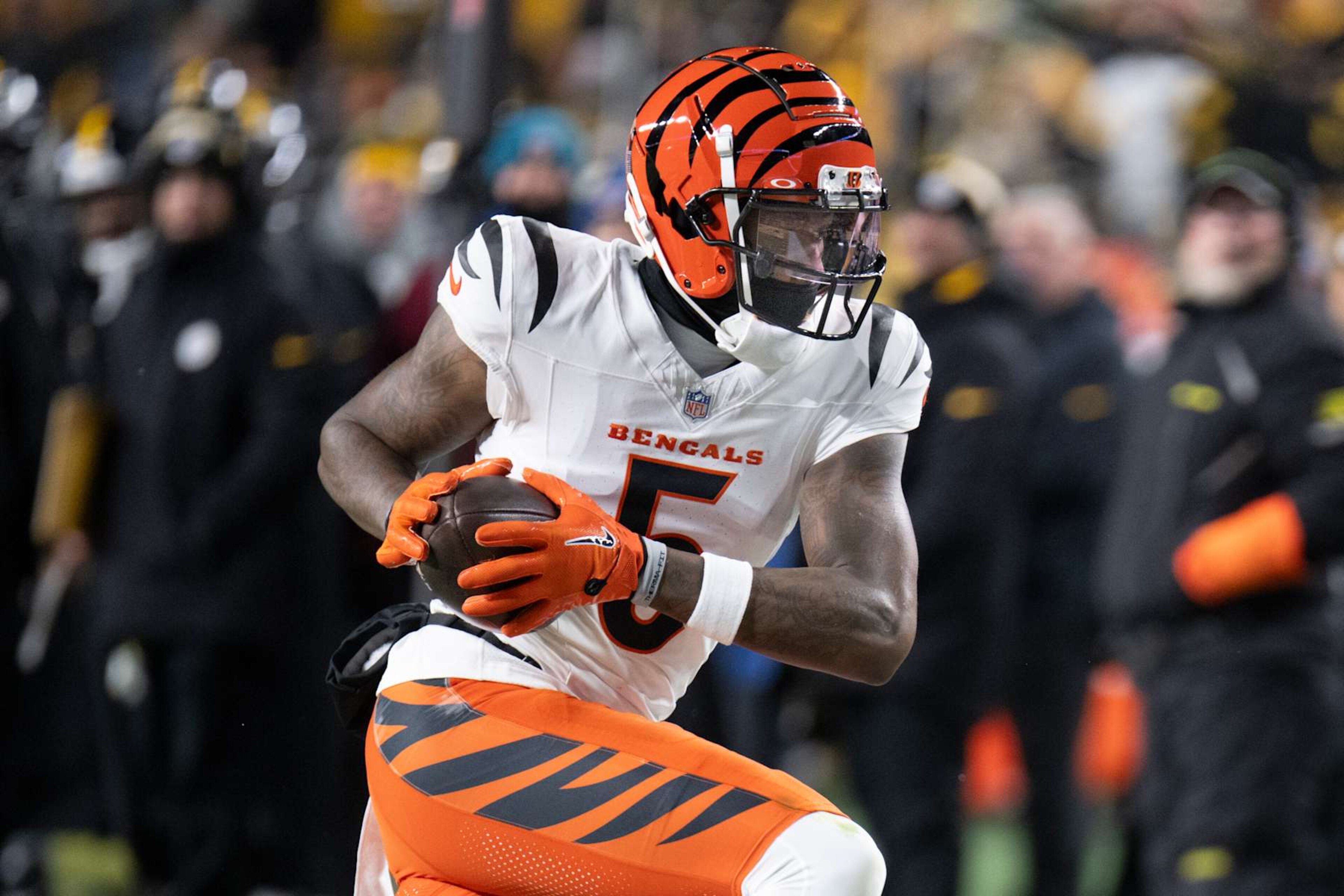 PITTSBURGH, PA - January 04: Cincinnati Bengals wide receiver Tee Higgins (5) catches the ball and runs toward the sideline in the fourth quarter during the game between the Pittsburgh Steelers and the Cincinnati Bengals at Acrisure Stadium on January 4, 2025 in Pittsburgh, PA. (Photo by Shelley Lipton/Icon Sportswire via Getty Images) PITTSBURGH, PA - January 04: Cincinnati Bengals wide receiver Tee Higgins (5) catches the ball and runs toward the sideline in the fourth quarter during the game between the Pittsburgh Steelers and the Cincinnati Bengals at Acrisure Stadium on January 4, 2025 in Pittsburgh, PA. (Photo by Shelley Lipton/Icon Sportswire via Getty Images)