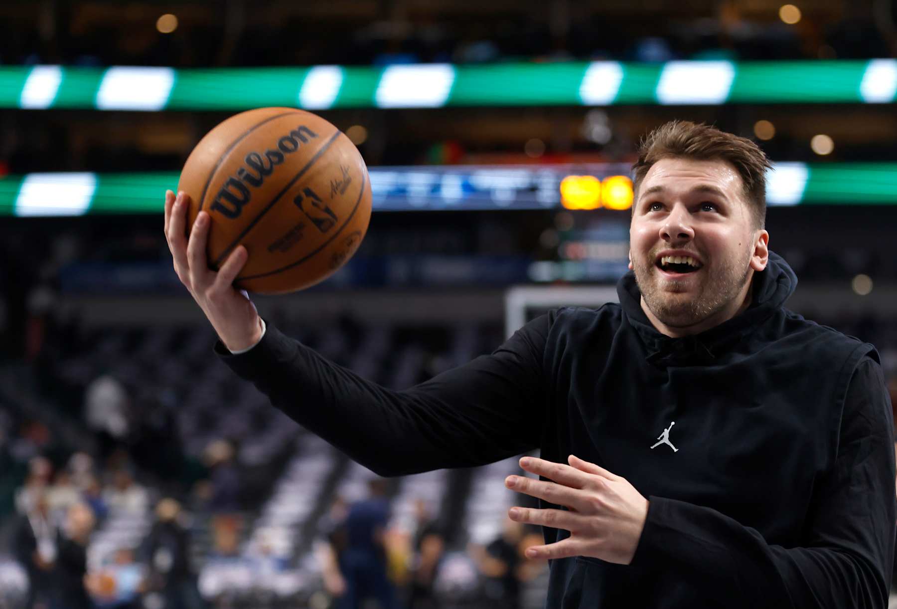 DALLAS, TX -DECEMBER 25 : Luka Doncic #77 of the Dallas Mavericks warms up before the game against the Minnesota Timberwolves at American Airlines Center on December 25, 2024 in Dallas, Texas. NOTE TO USER: User expressly acknowledges and agrees that, by downloading and or using this photograph, User is consenting to the terms and conditions of the Getty Images License Agreement. (Photo by Ron Jenkins/Getty Images)