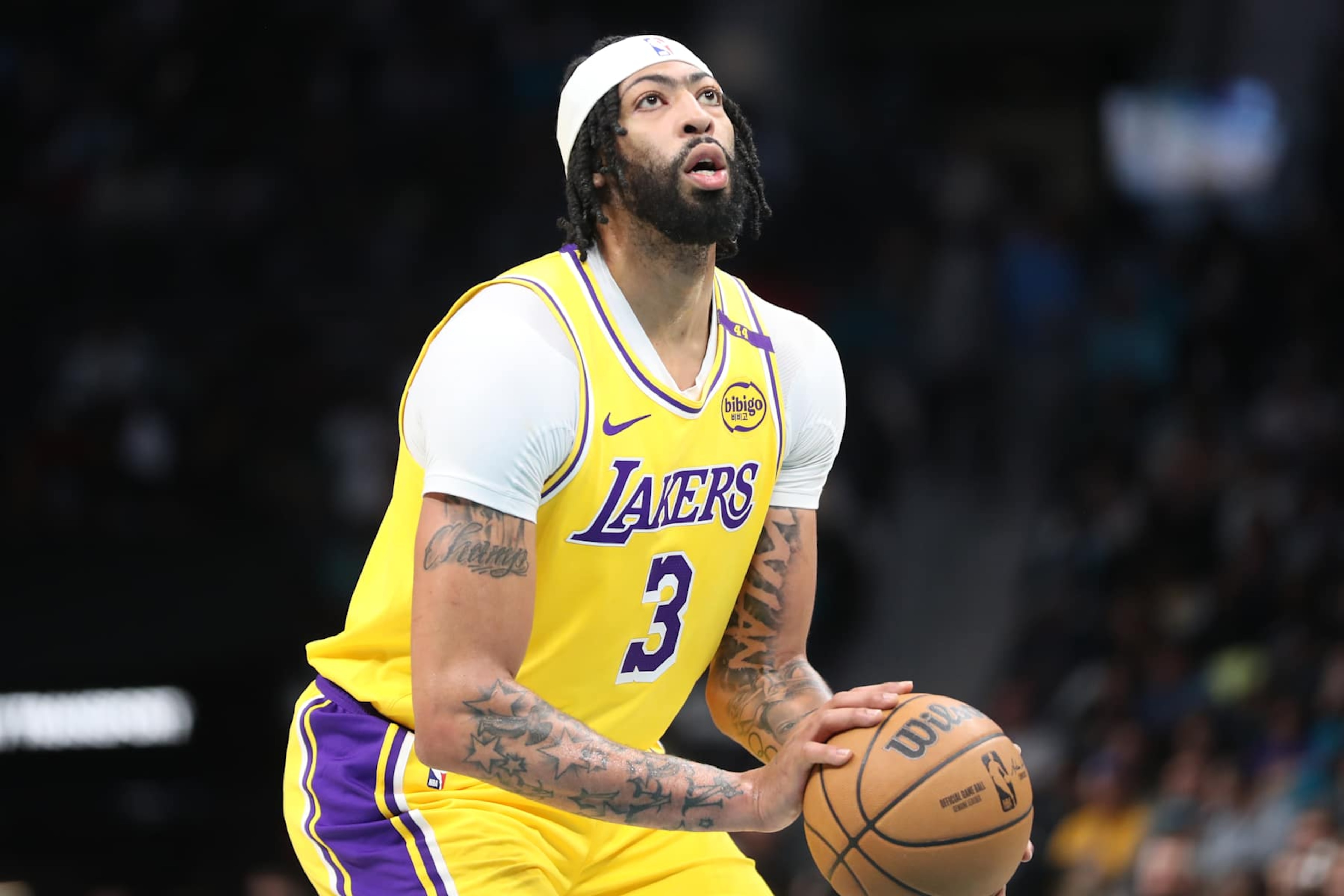 CHARLOTTE, NC - JANUARY 27: Anthony Davis #3 of the Los Angeles Lakers shoots a free throw during the game against the Charlotte Hornets on January 27, 2025 at Spectrum Center in Charlotte, North Carolina. NOTE TO USER: User expressly acknowledges and agrees that, by downloading and or using this photograph, User is consenting to the terms and conditions of the Getty Images License Agreement. Mandatory Copyright Notice: Copyright 2025 NBAE (Photo by Brock Williams-Smith/NBAE via Getty Images) CHARLOTTE, NC - JANUARY 27: Anthony Davis #3 of the Los Angeles Lakers shoots a free throw during the game against the Charlotte Hornets on January 27, 2025 at Spectrum Center in Charlotte, North Carolina. NOTE TO USER: User expressly acknowledges and agrees that, by downloading and or using this photograph, User is consenting to the terms and conditions of the Getty Images License Agreement. Mandatory Copyright Notice: Copyright 2025 NBAE (Photo by Brock Williams-Smith/NBAE via Getty Images)