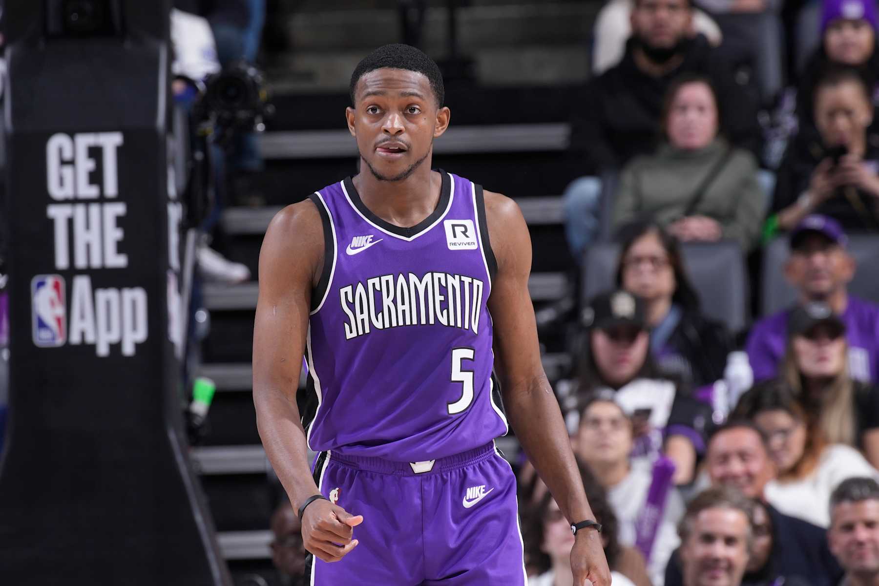 SACRAMENTO, CA - JANUARY 22: De'Aaron Fox #5 of the Sacramento Kings looks on during the game against the Golden State Warriors on January 22, 2025 at Golden 1 Center in Sacramento, California. NOTE TO USER: User expressly acknowledges and agrees that, by downloading and or using this photograph, User is consenting to the terms and conditions of the Getty Images Agreement. Mandatory Copyright Notice: Copyright 2025 NBAE (Photo by Rocky Widner/NBAE via Getty Images)